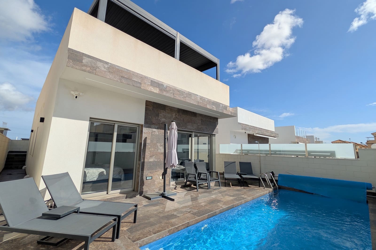 3 chambre Villa/Maison à vendre à Villamartin avec piscine - 389 000 € (Ref: 9651264)