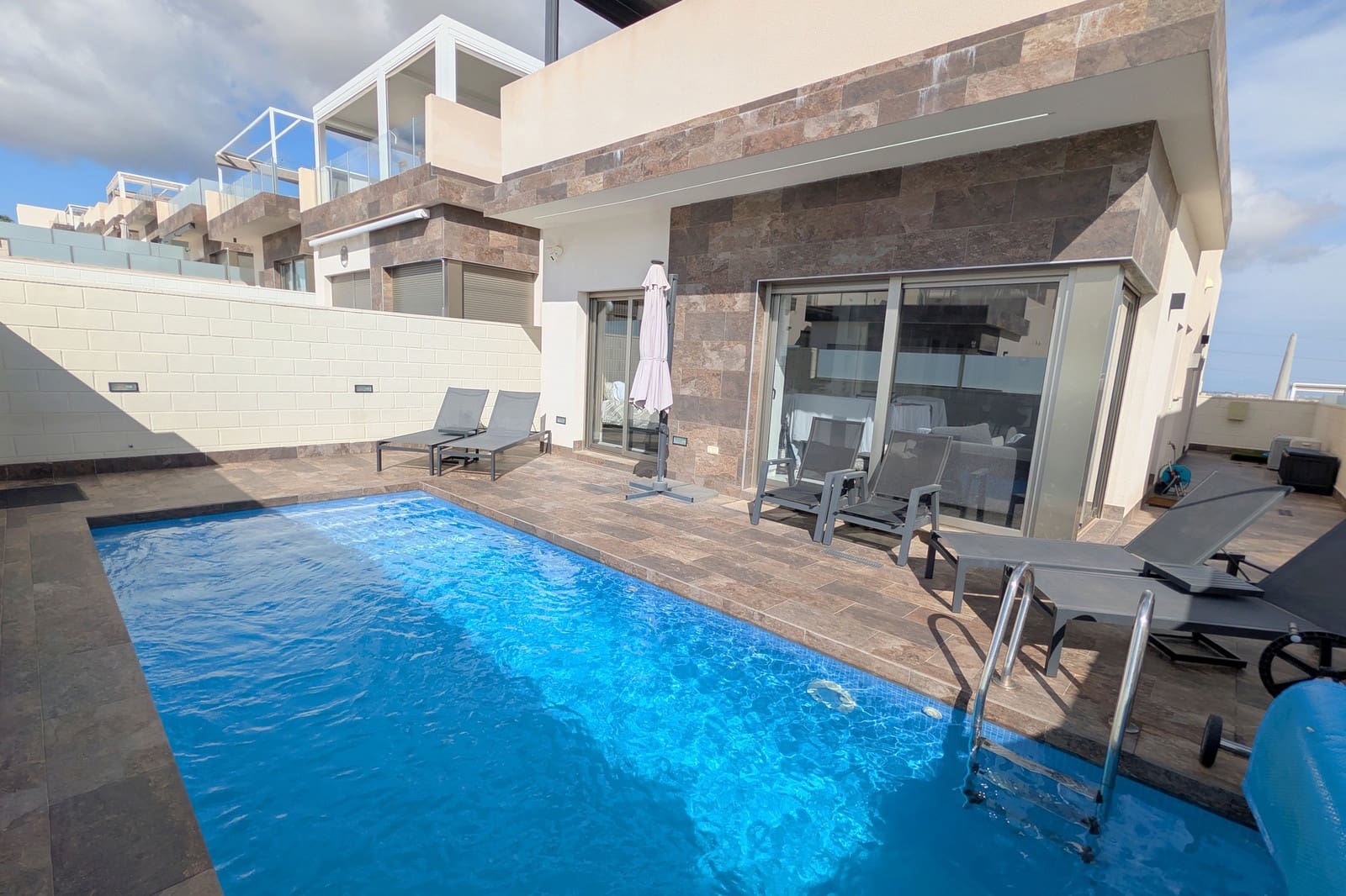 3 chambre Villa/Maison à vendre à Villamartin avec piscine - 389 000 € (Ref: 9651264)