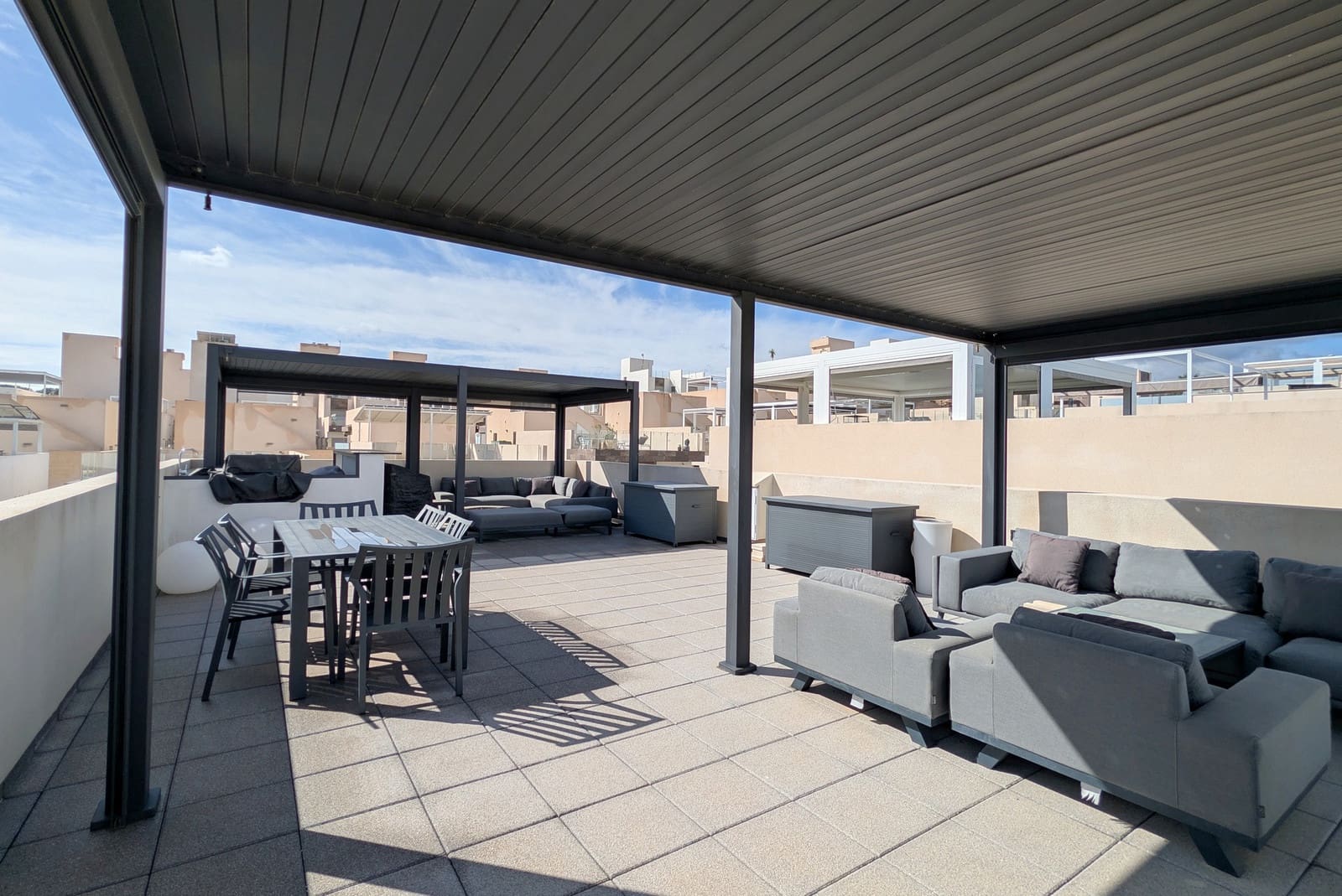 3 chambre Villa/Maison à vendre à Villamartin avec piscine - 389 000 € (Ref: 9651264)