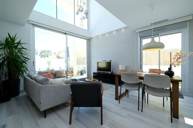 3 sypialnia Willa na sprzedaż w Cabo Roig, Orihuela z basenem - 645 000 € (Ref: 9673916)