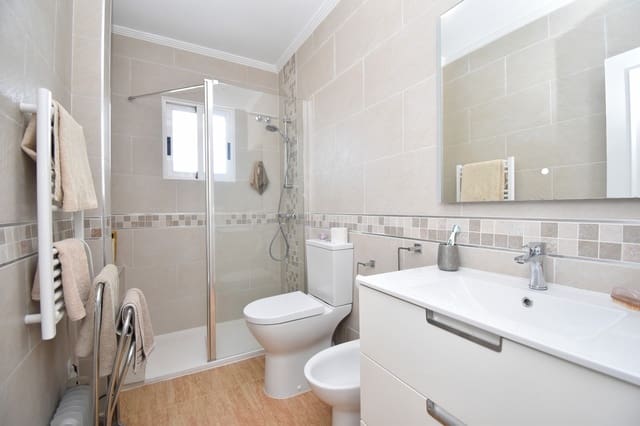 Ático de 2 habitaciones en Playa Flamenca, Orihuela en venta con piscina - 159.995 € (Ref: 9679574)