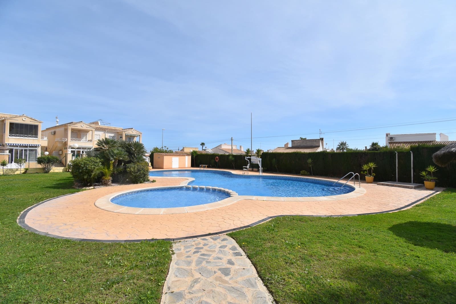 Ático de 2 habitaciones en Playa Flamenca en venta con piscina - 159.995 € (Ref: 9679574)