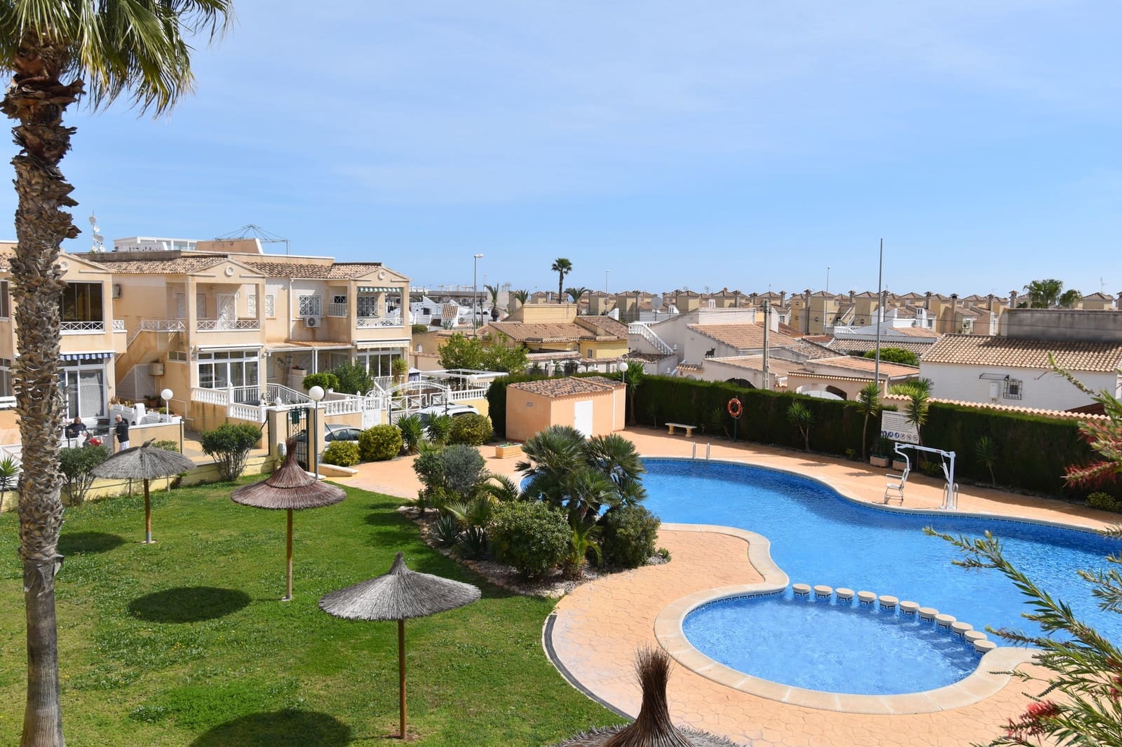 Ático de 2 habitaciones en Playa Flamenca en venta con piscina - 159.995 € (Ref: 9679574)