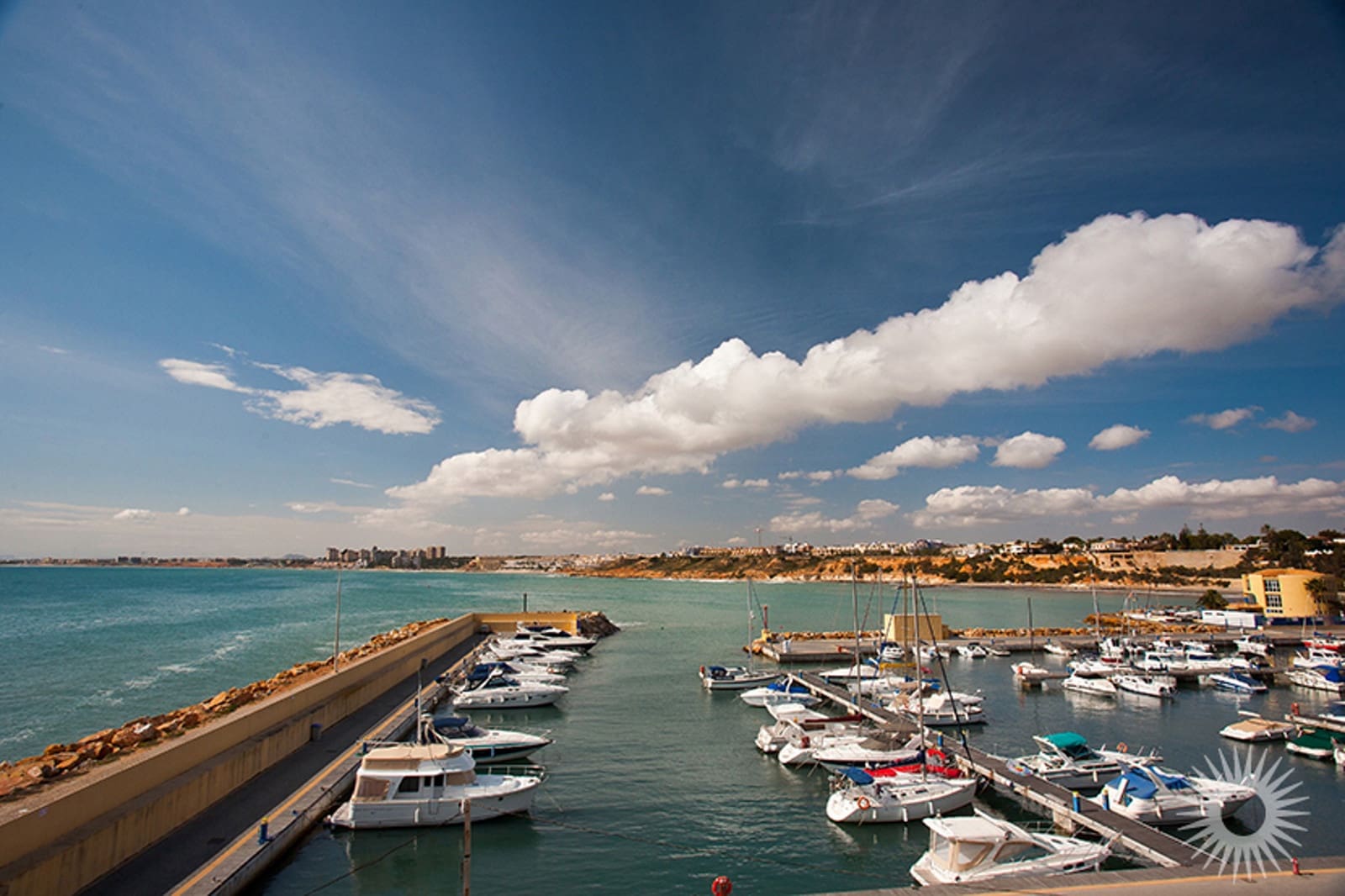 2 Zimmer Apartment zu verkaufen in Cabo Roig mit Pool - 230.000 € (Ref: 9679575)