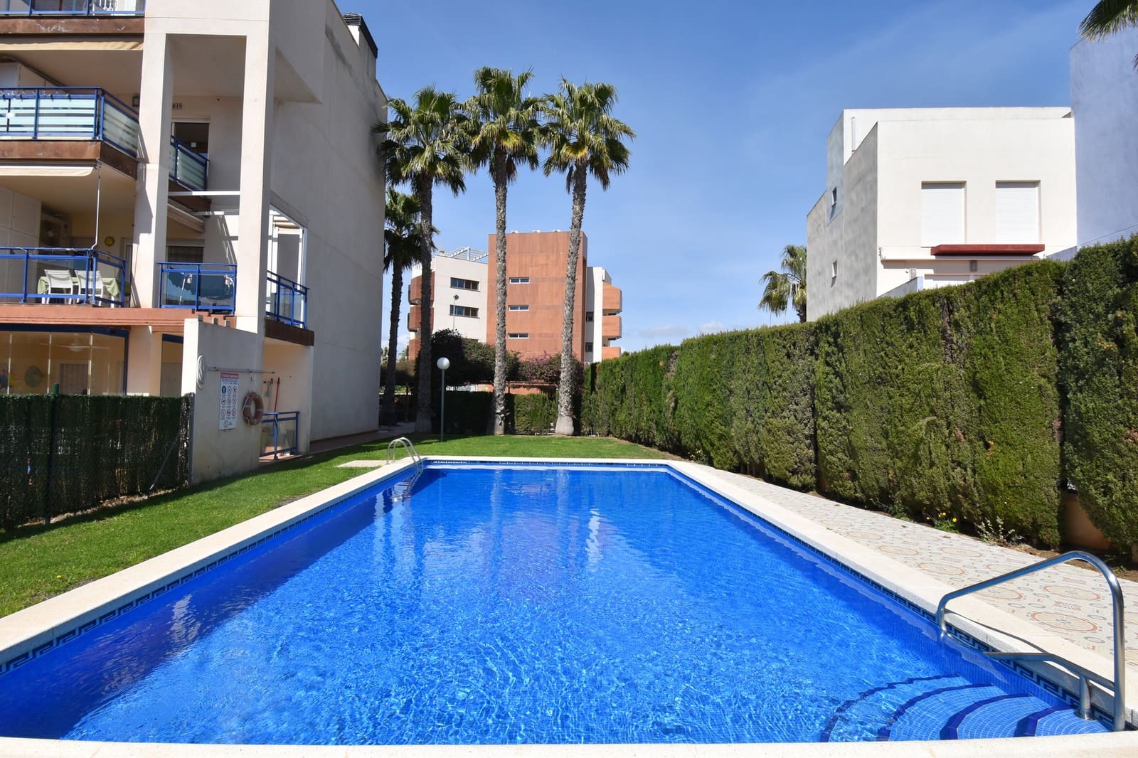 2 Zimmer Apartment zu verkaufen in Cabo Roig mit Pool - 230.000 € (Ref: 9679575)