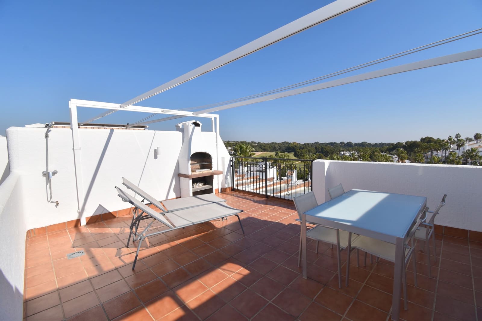 2 makuuhuone Kattohuoneisto myytävänä paikassa Villamartin mukana uima-altaan - 265 000 € (Ref: 9720294)