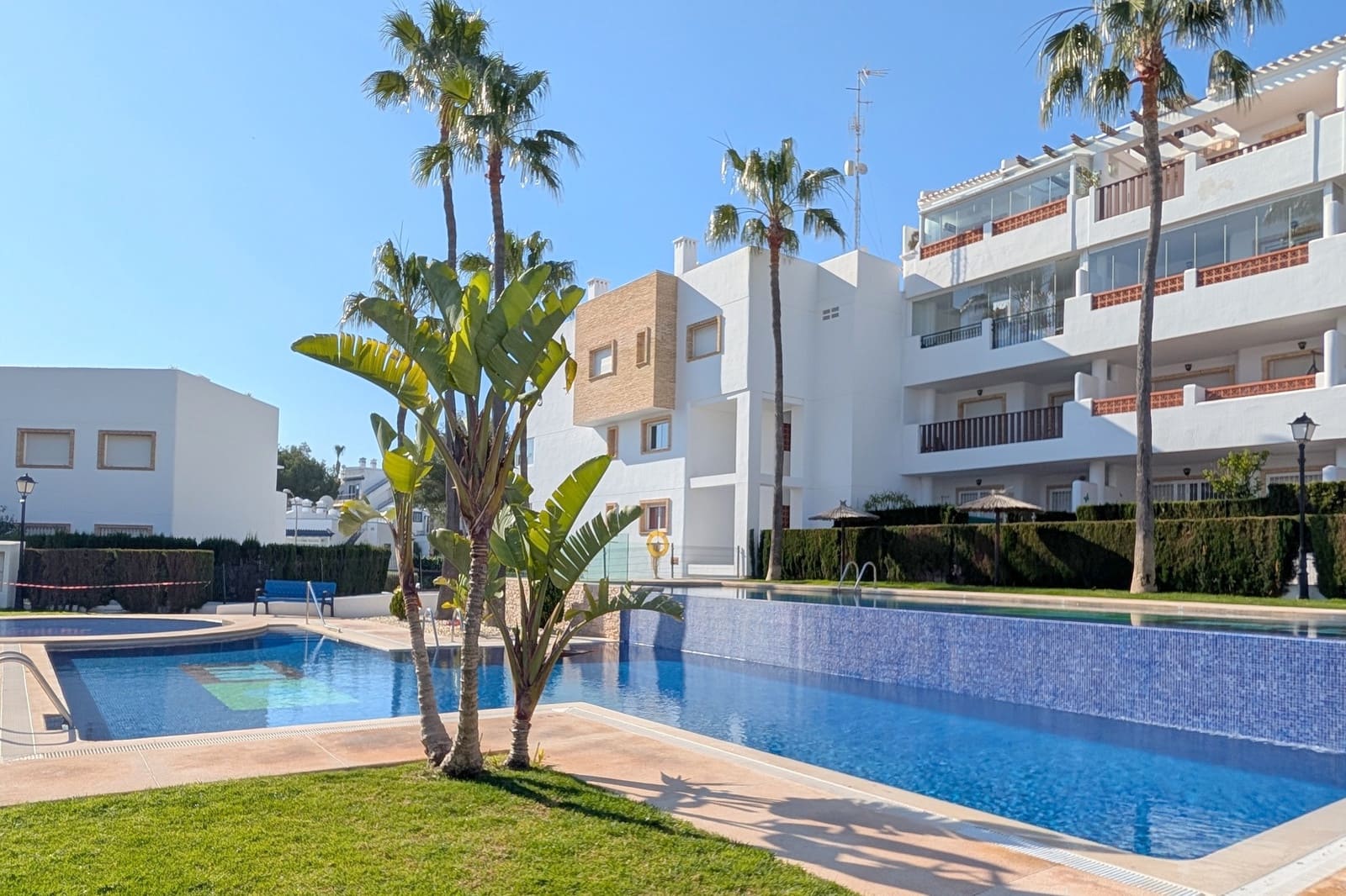 2 makuuhuone Kattohuoneisto myytävänä paikassa Villamartin mukana uima-altaan - 265 000 € (Ref: 9720294)