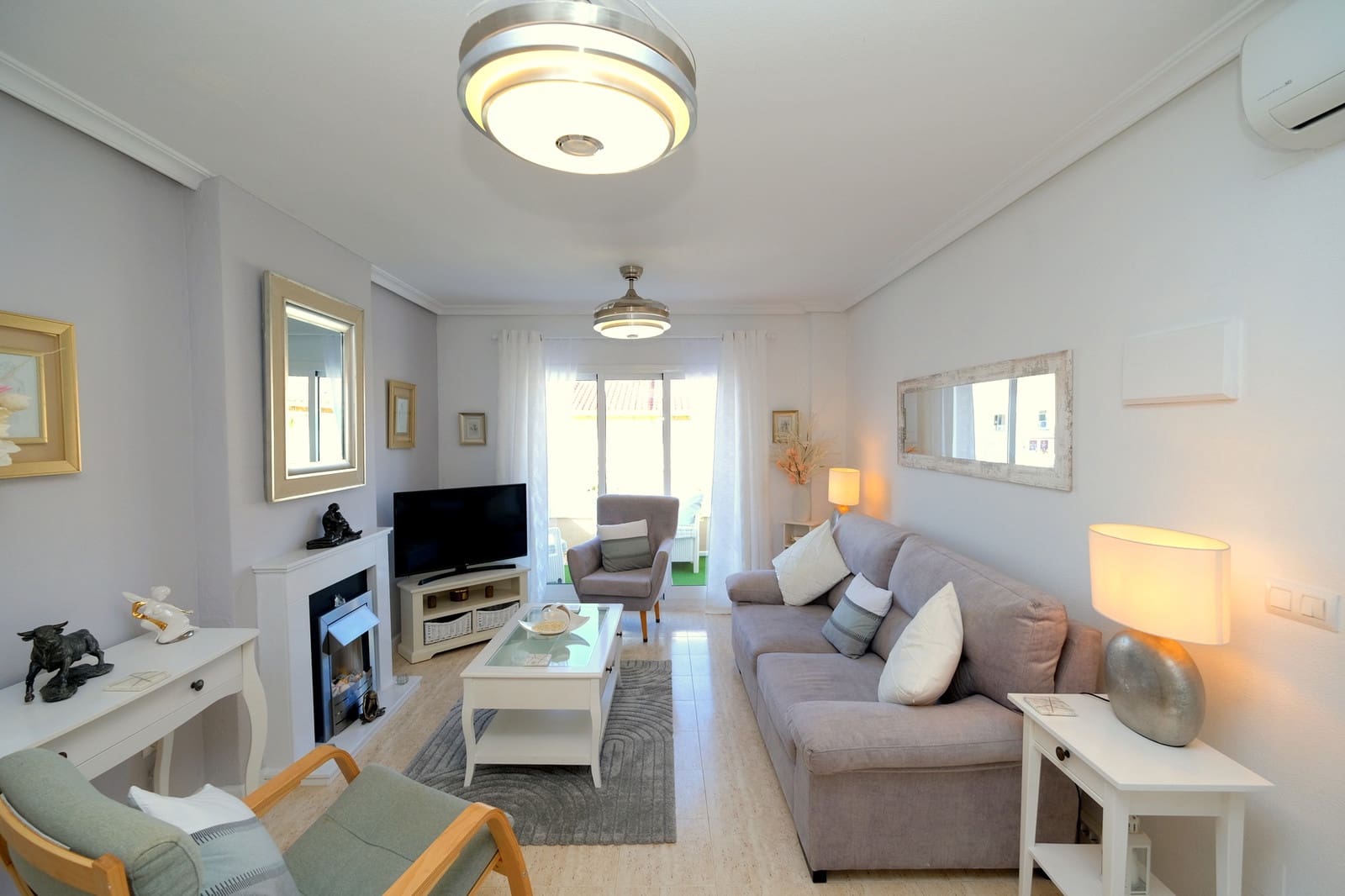 1 makuuhuone Huoneisto myytävänä paikassa Playa Flamenca mukana uima-altaan - 135 000 € (Ref: 9720295)