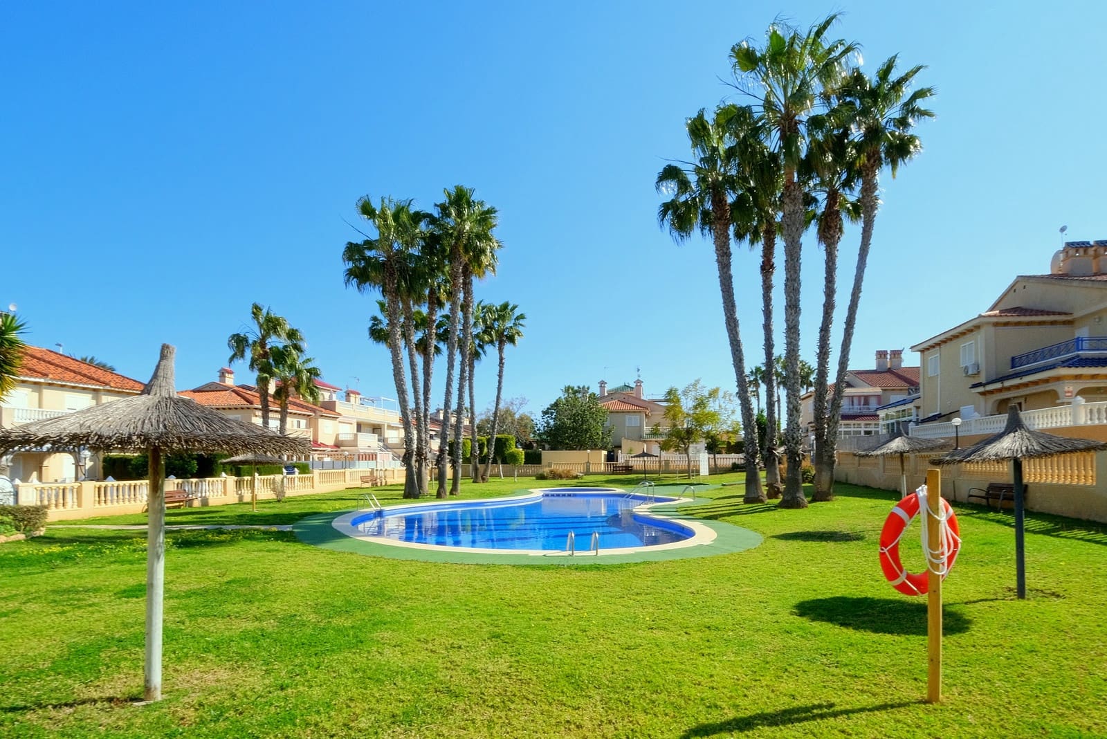 1 makuuhuone Huoneisto myytävänä paikassa Playa Flamenca mukana uima-altaan - 135 000 € (Ref: 9720295)