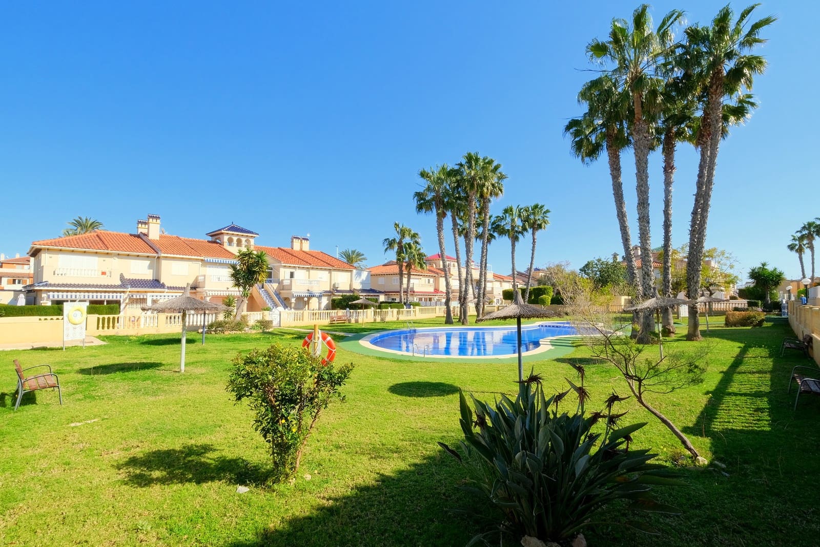 1 makuuhuone Huoneisto myytävänä paikassa Playa Flamenca mukana uima-altaan - 135 000 € (Ref: 9720295)