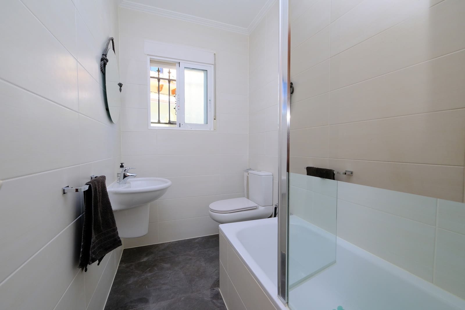 Chalet de 3 habitaciones en Playa Flamenca en venta con piscina - 359.995 € (Ref: 9735255)