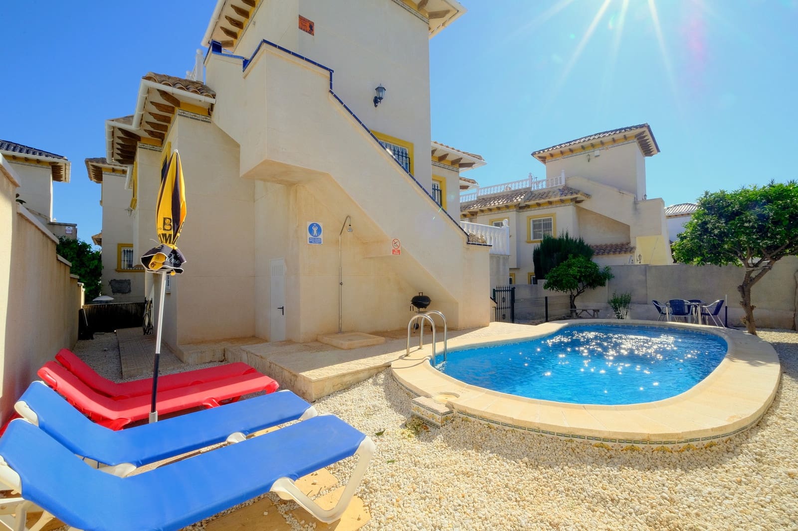 Chalet de 3 habitaciones en Playa Flamenca en venta con piscina - 359.995 € (Ref: 9735255)