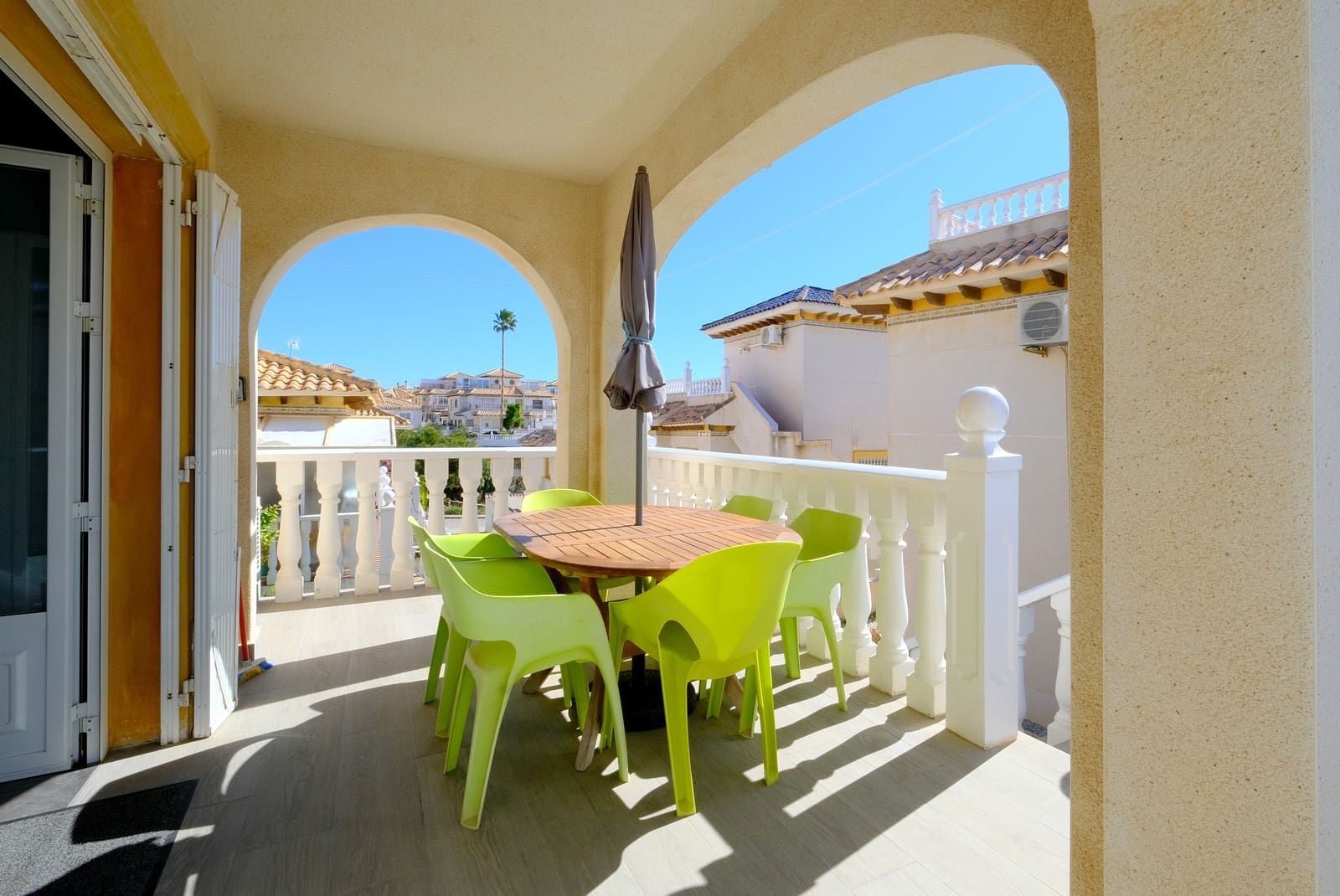 Chalet de 3 habitaciones en Playa Flamenca en venta con piscina - 359.995 € (Ref: 9735255)