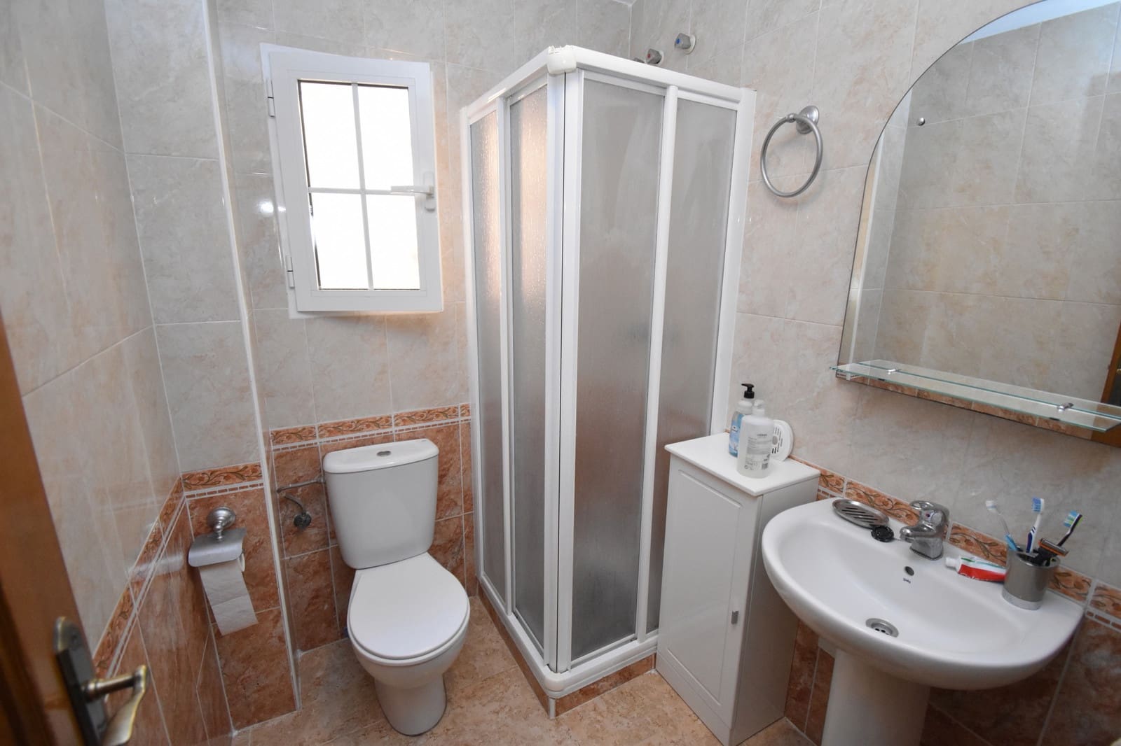 Casa de 3 habitaciones en Villamartin en venta con piscina - 159.999 € (Ref: 9738028)