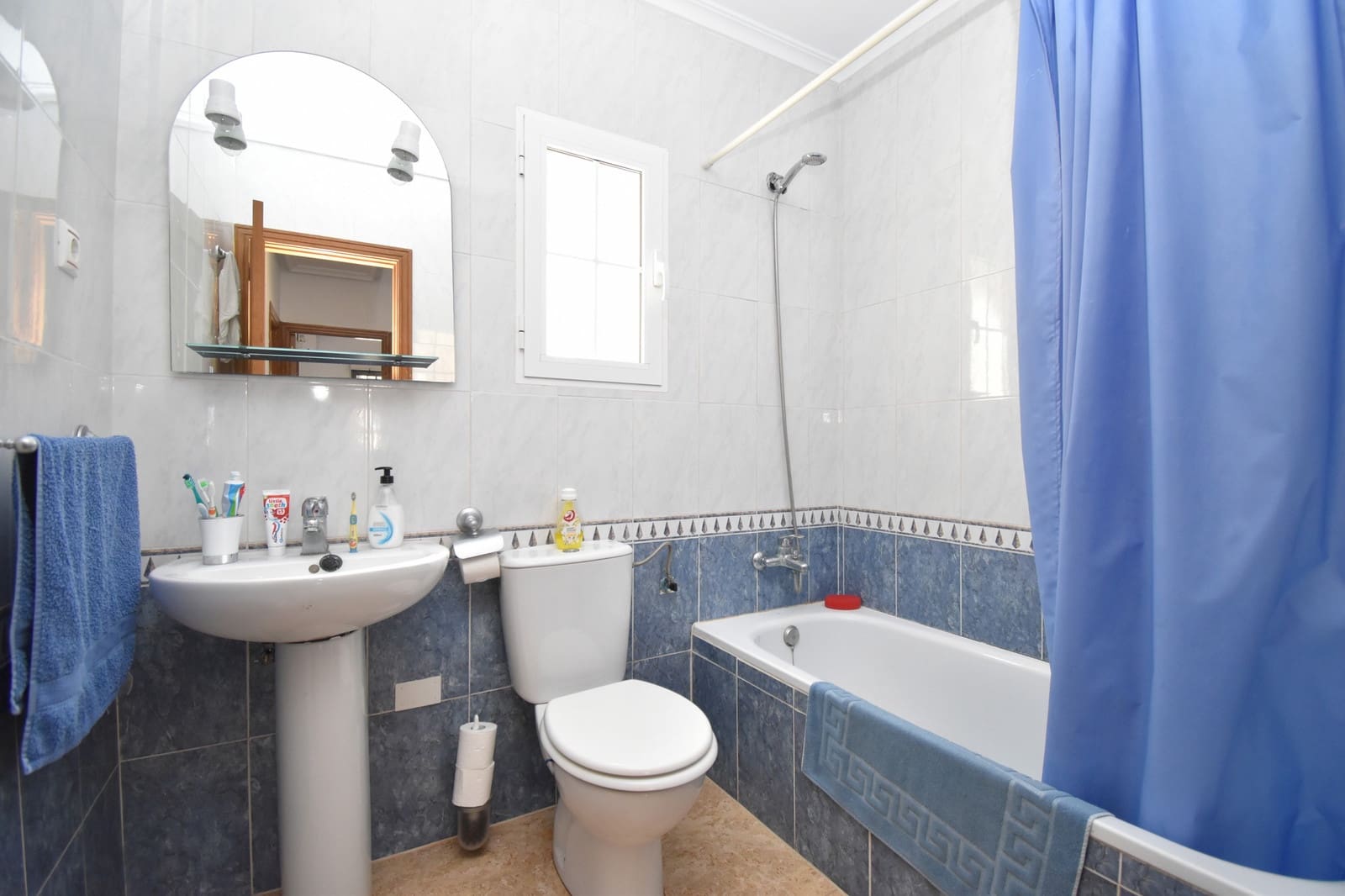 Casa de 3 habitaciones en Villamartin en venta con piscina - 159.999 € (Ref: 9738028)