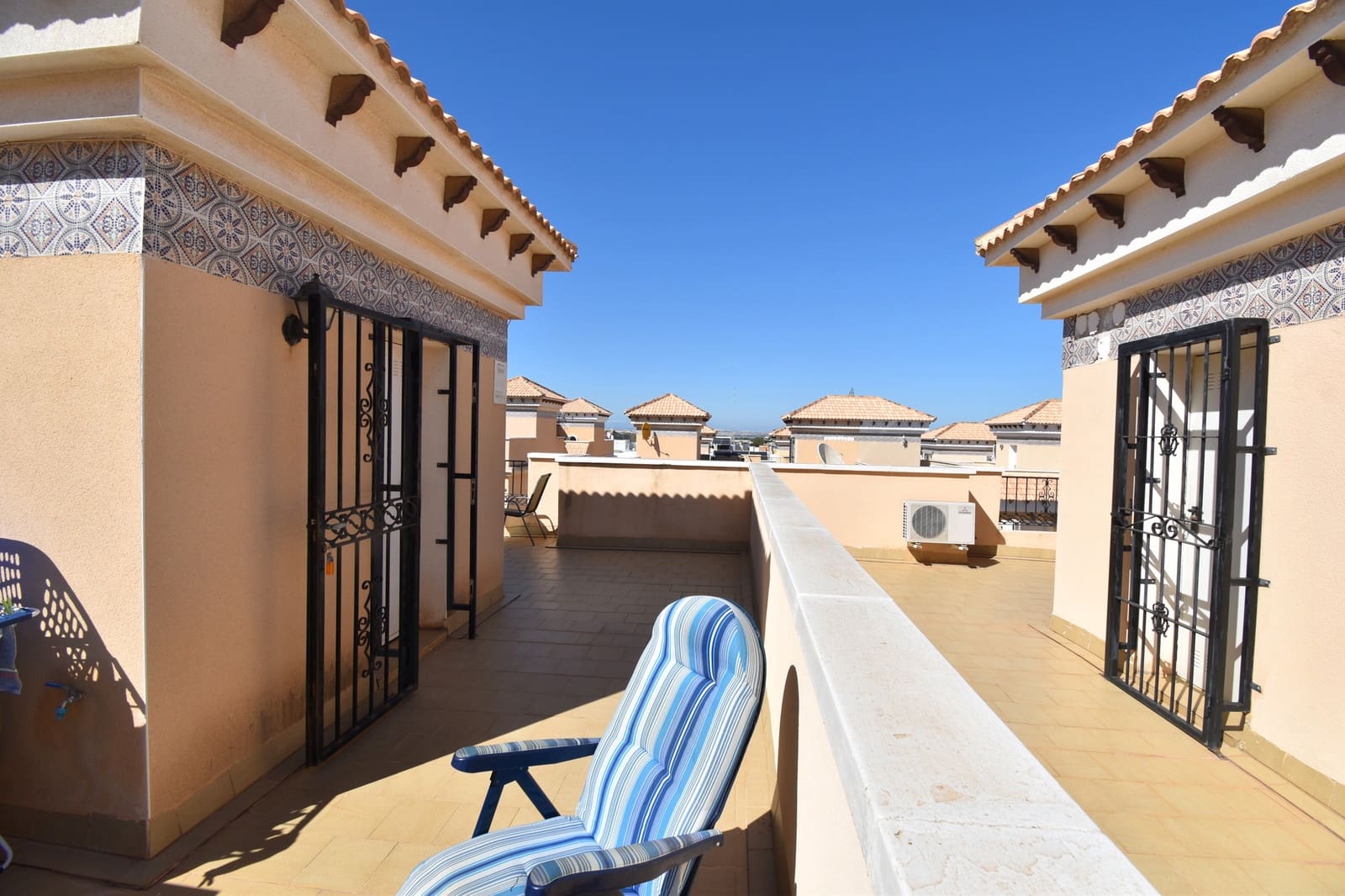 Casa de 3 habitaciones en Villamartin en venta con piscina - 159.999 € (Ref: 9738028)