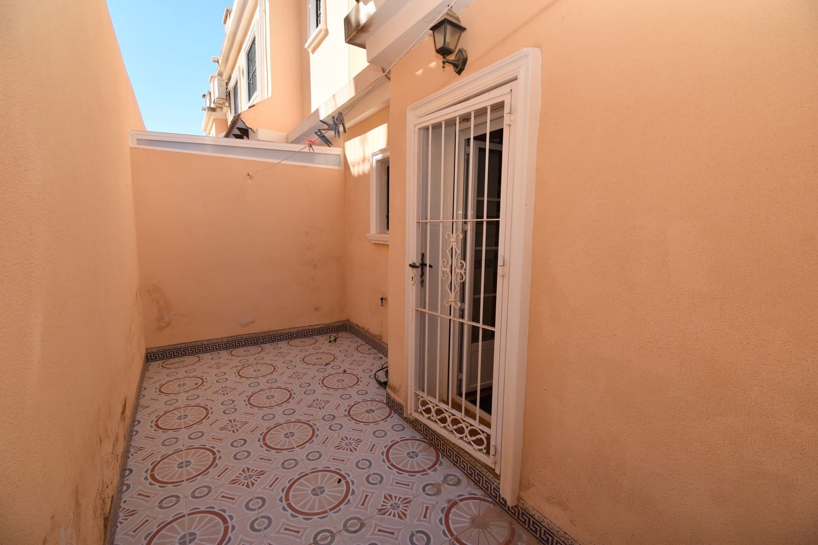 Casa de 3 habitaciones en Villamartin en venta con piscina - 159.999 € (Ref: 9738028)