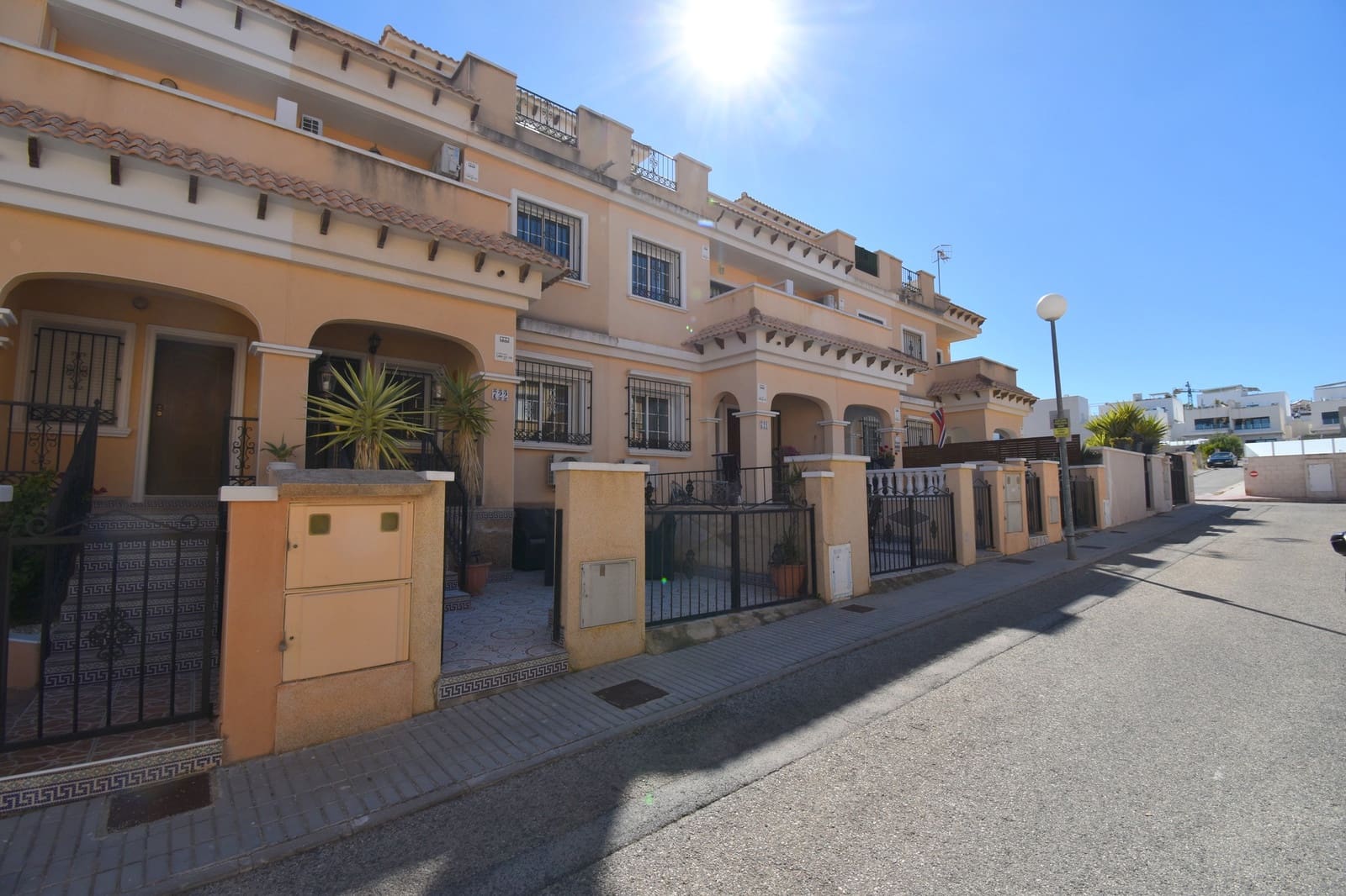 Casa de 3 habitaciones en Villamartin en venta con piscina - 159.999 € (Ref: 9738028)