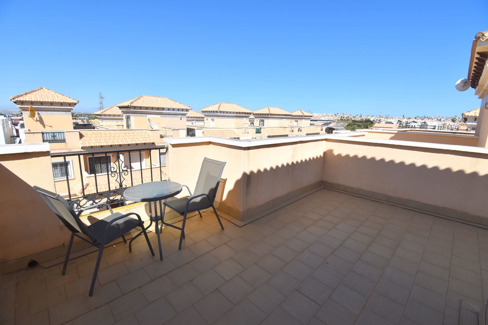 Casa de 3 habitaciones en Villamartin en venta con piscina - 159.999 € (Ref: 9738028)