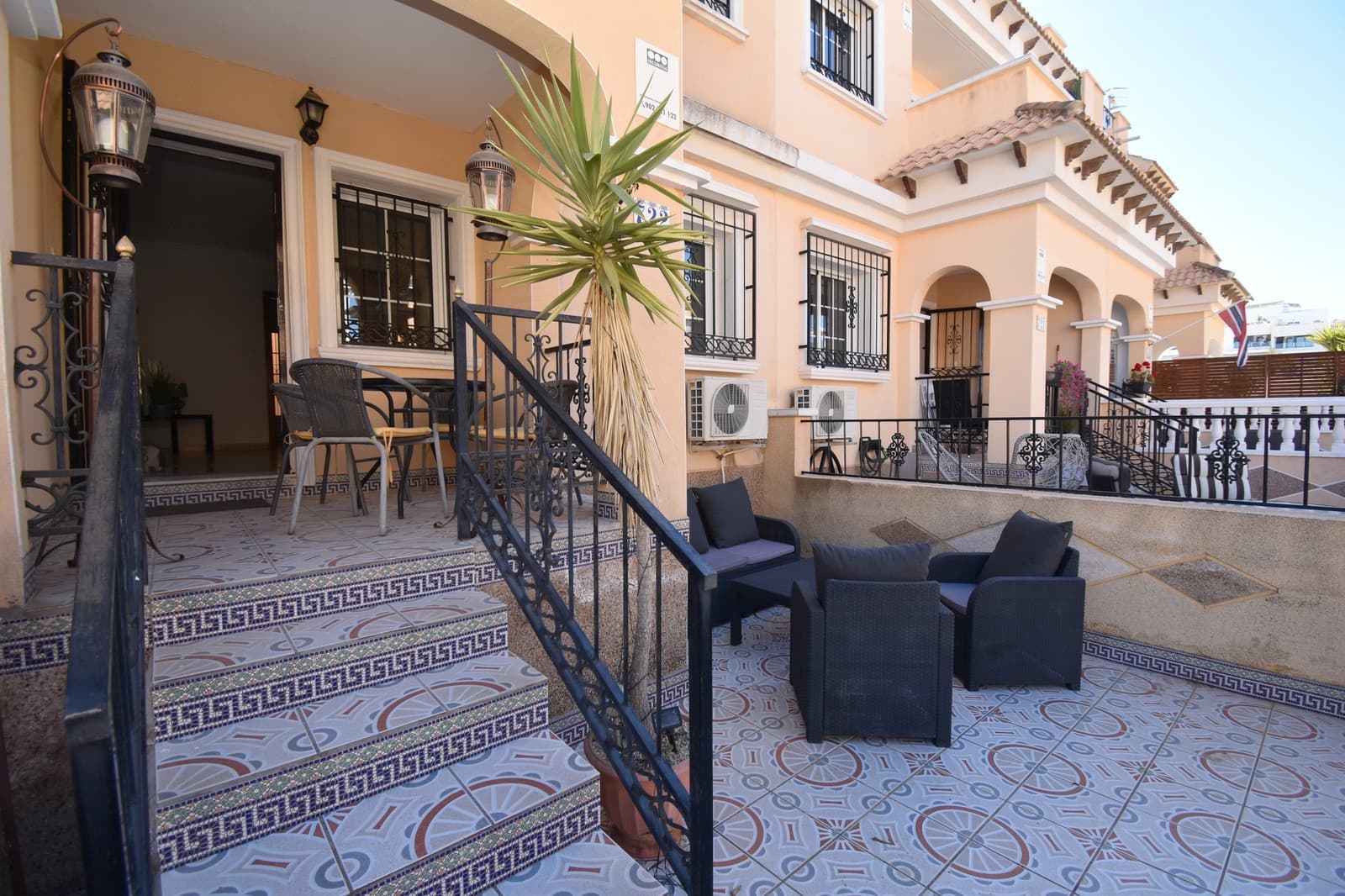 Casa de 3 habitaciones en Villamartin en venta con piscina - 159.999 € (Ref: 9738028)