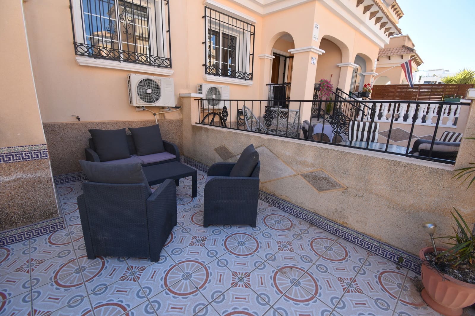 Casa de 3 habitaciones en Villamartin en venta con piscina - 159.999 € (Ref: 9738028)