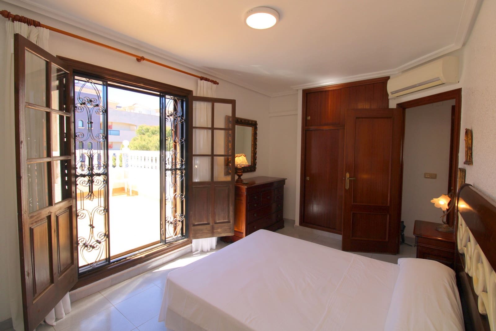 4 soverom Villa til salgs i La Zenia med svømmebasseng garasje - € 585 000 (Ref: 9738029)