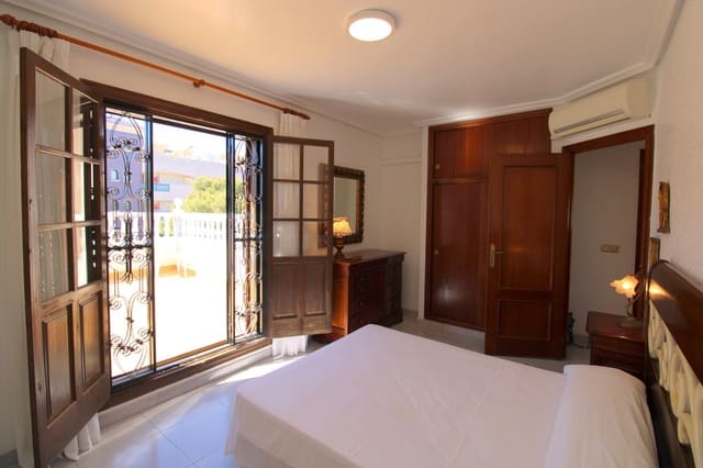 4 soverom Villa til salgs i La Zenia, Orihuela med svømmebasseng garasje - € 585 000 (Ref: 9738029)