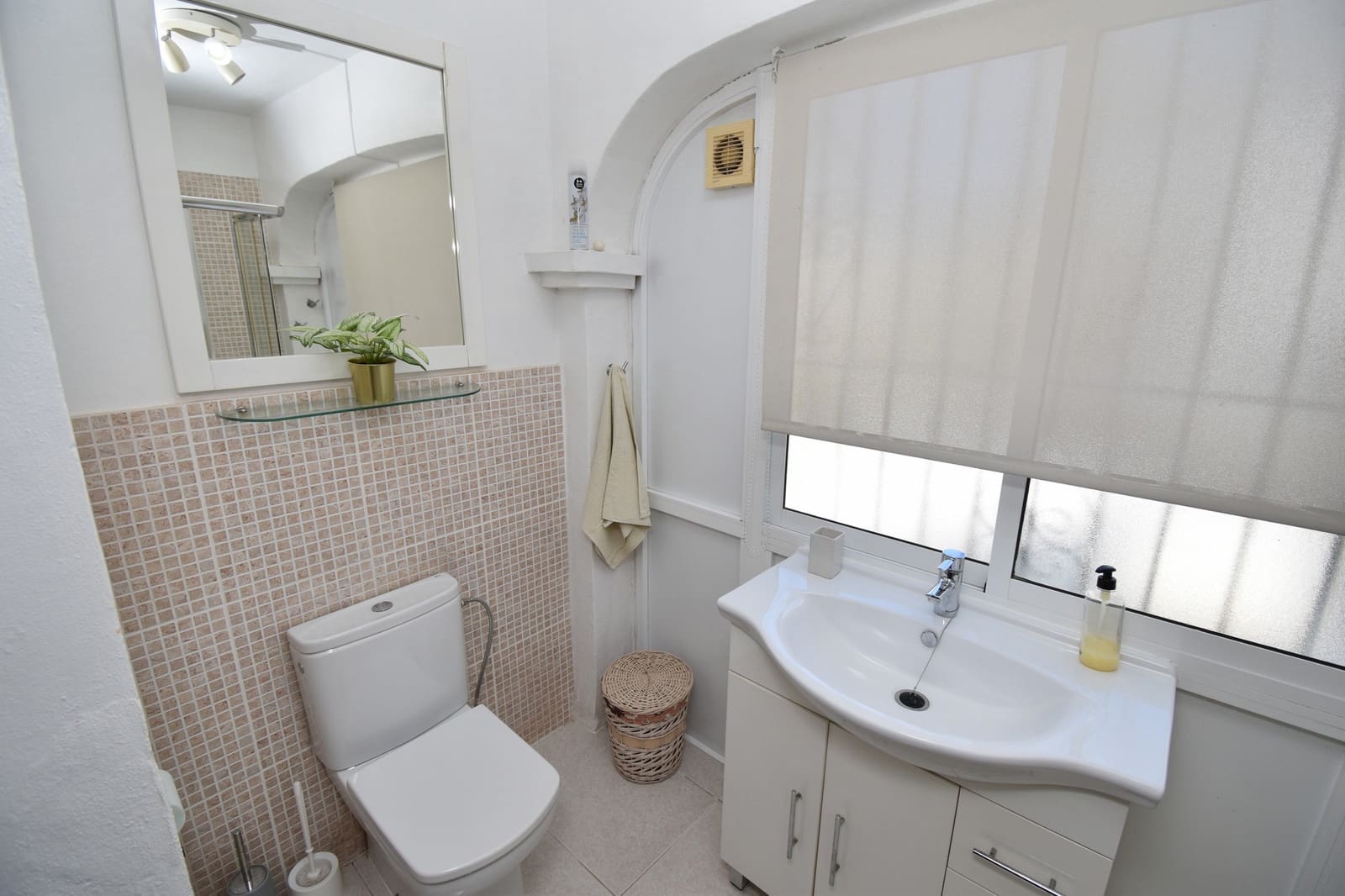 2 bedroom Bungalow for sale in Villamartin with pool - € 219,999 (Ref: 9738030)