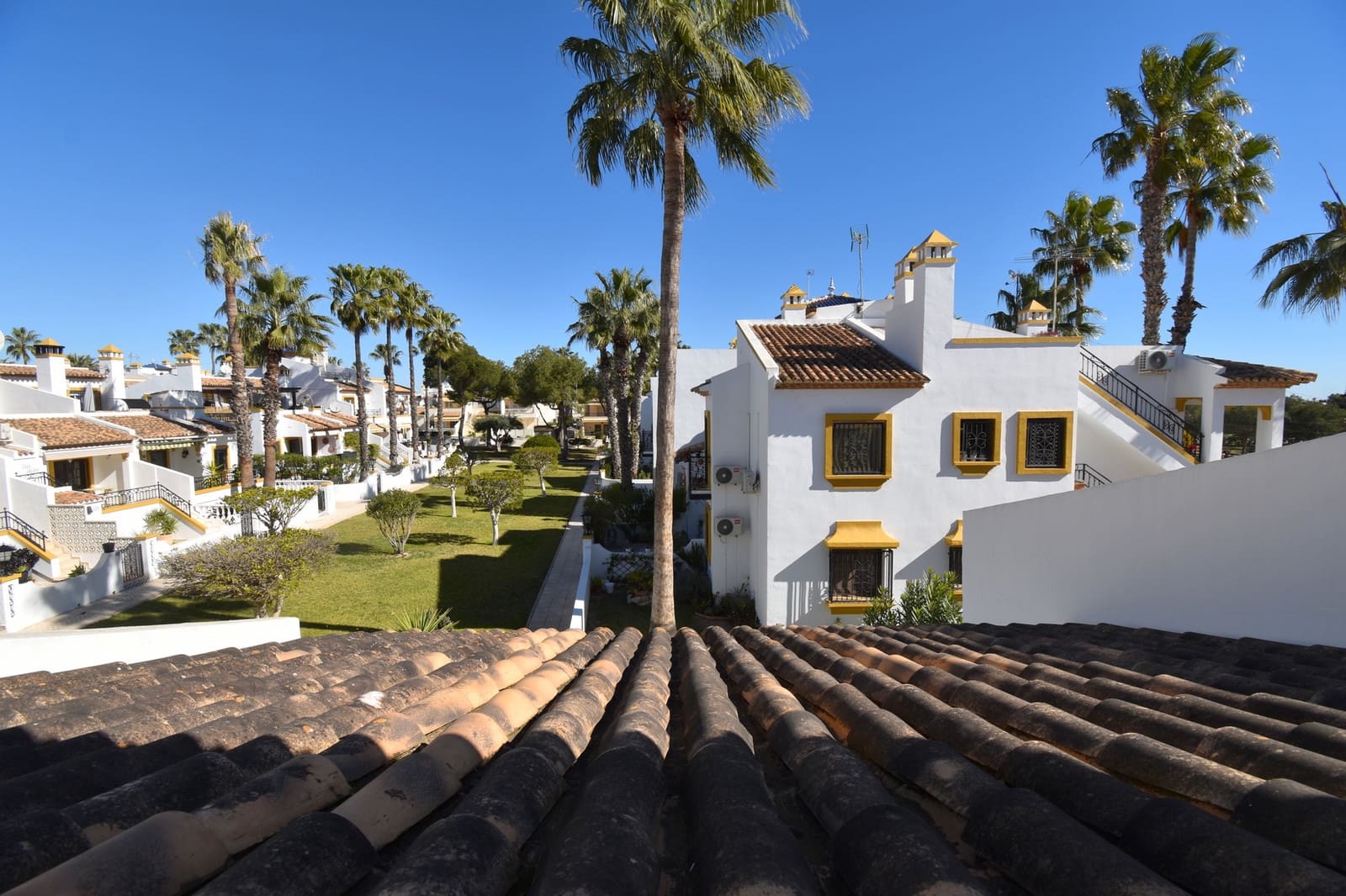 2 bedroom Bungalow for sale in Villamartin with pool - € 219,999 (Ref: 9738030)