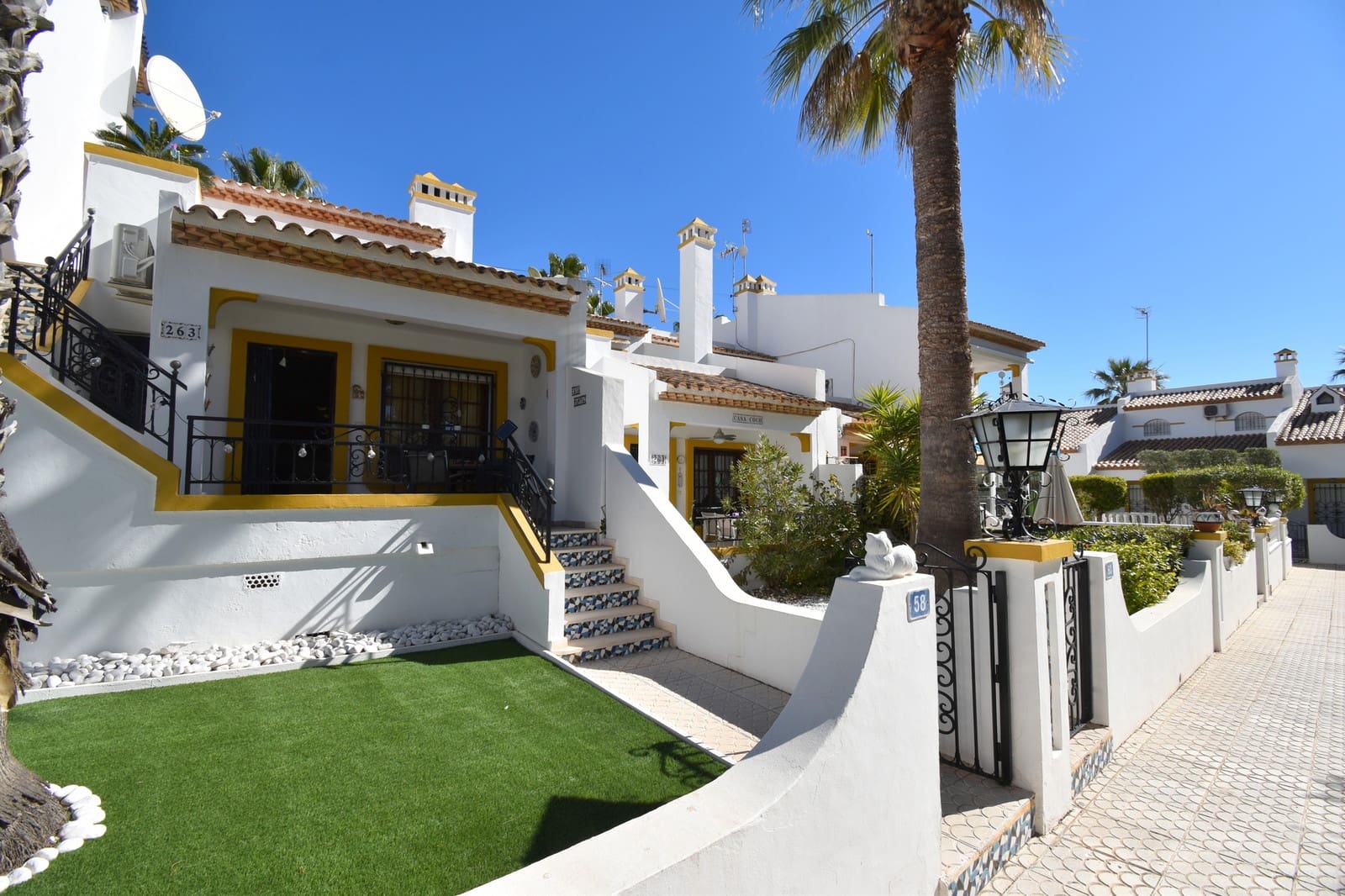 2 bedroom Bungalow for sale in Villamartin with pool - € 219,999 (Ref: 9738030)