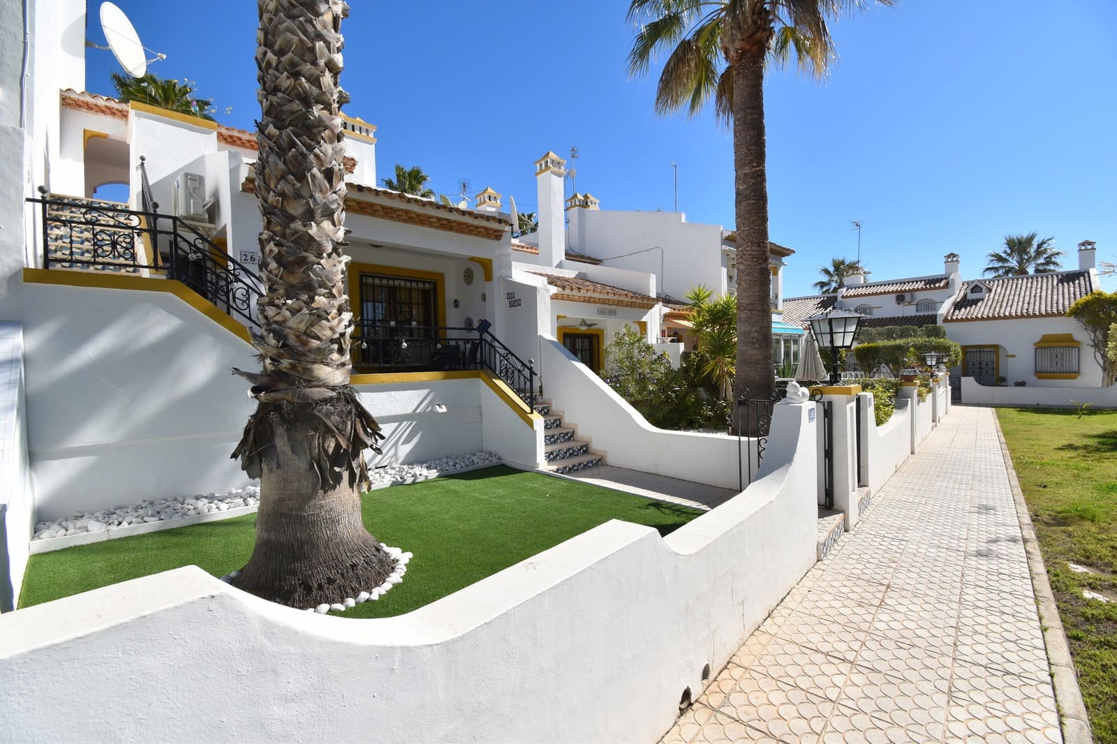 2 bedroom Bungalow for sale in Villamartin with pool - € 219,999 (Ref: 9738030)