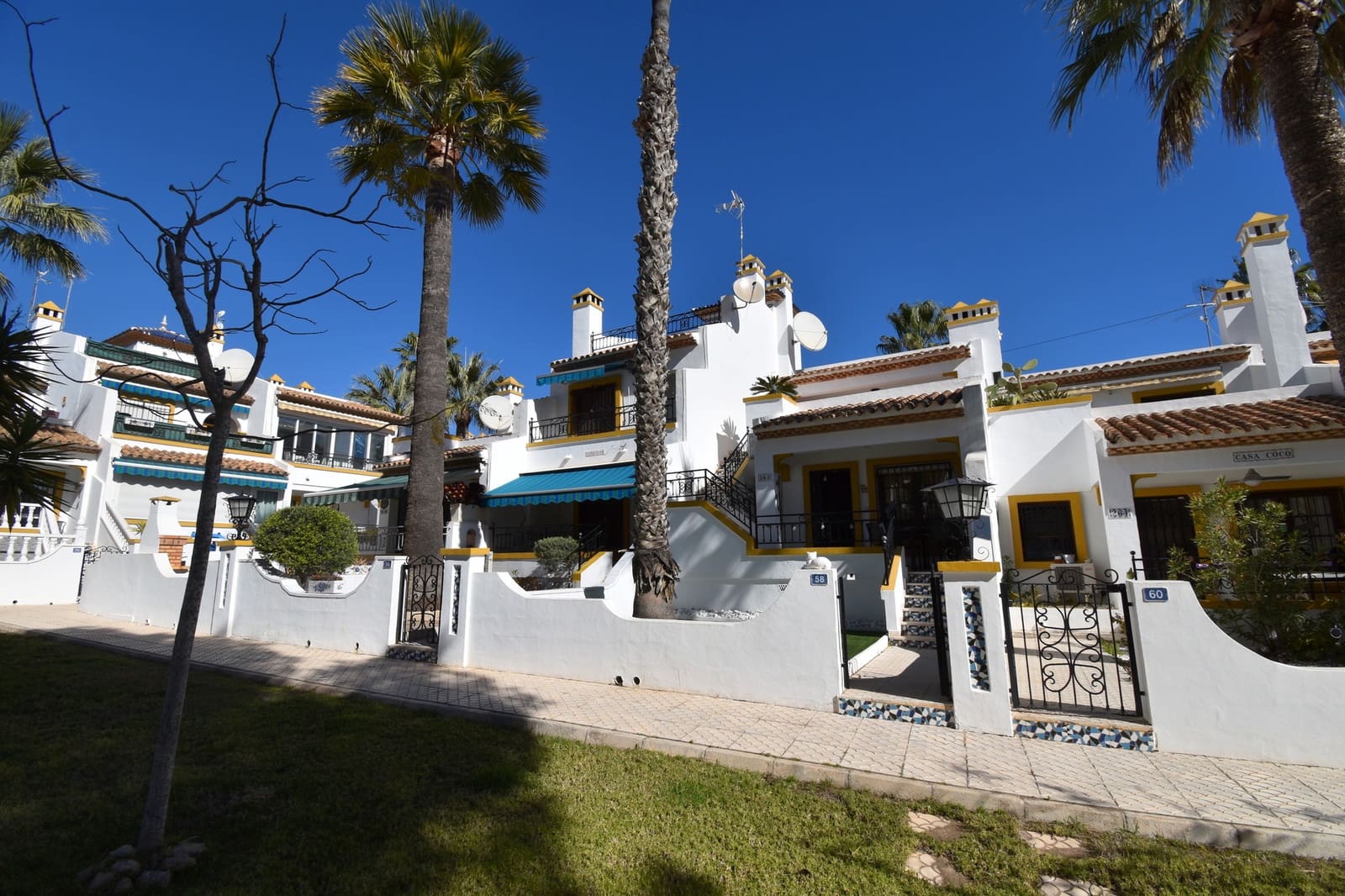 2 bedroom Bungalow for sale in Villamartin with pool - € 219,999 (Ref: 9738030)