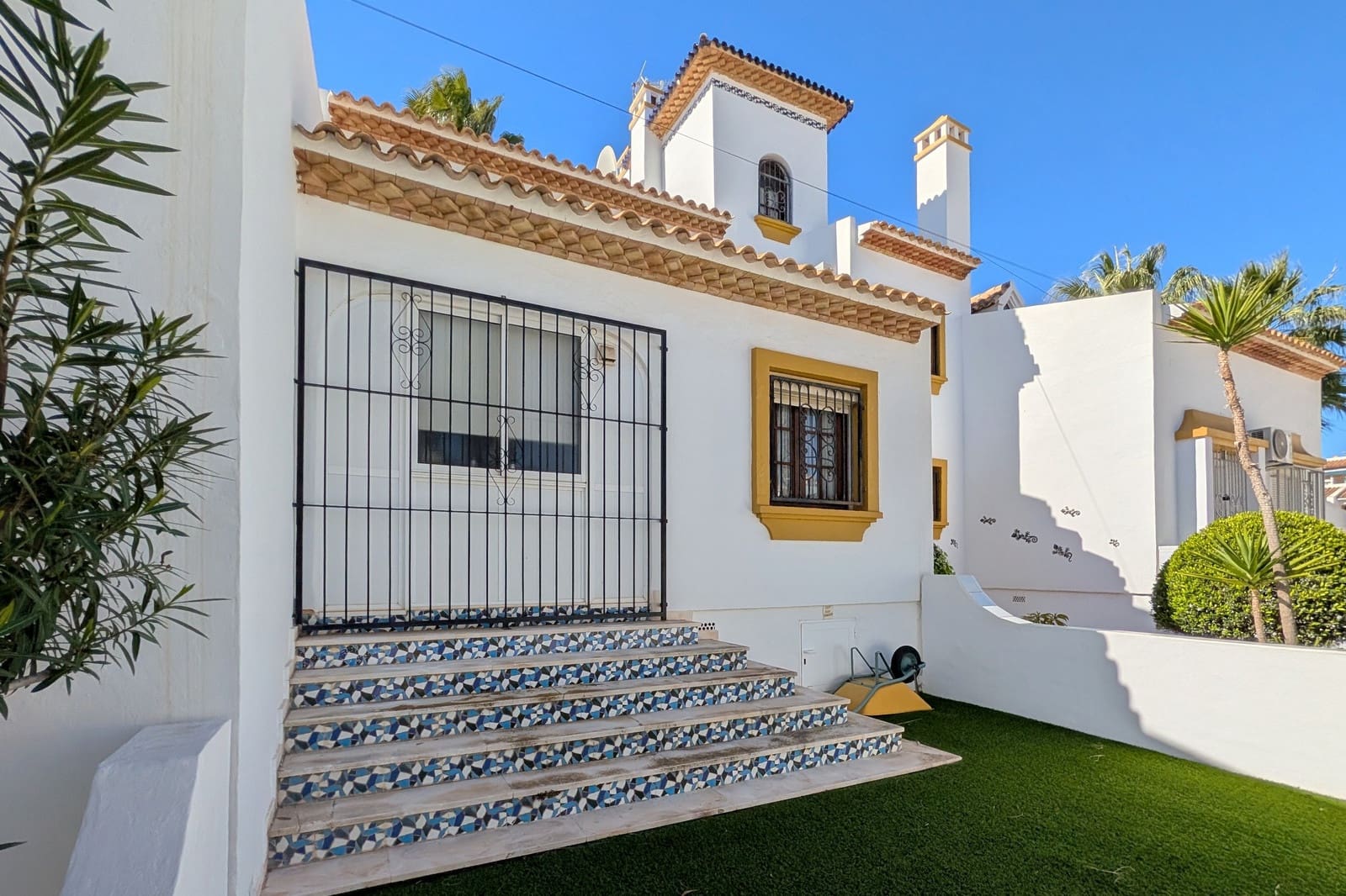 2 bedroom Bungalow for sale in Villamartin with pool - € 219,999 (Ref: 9738030)