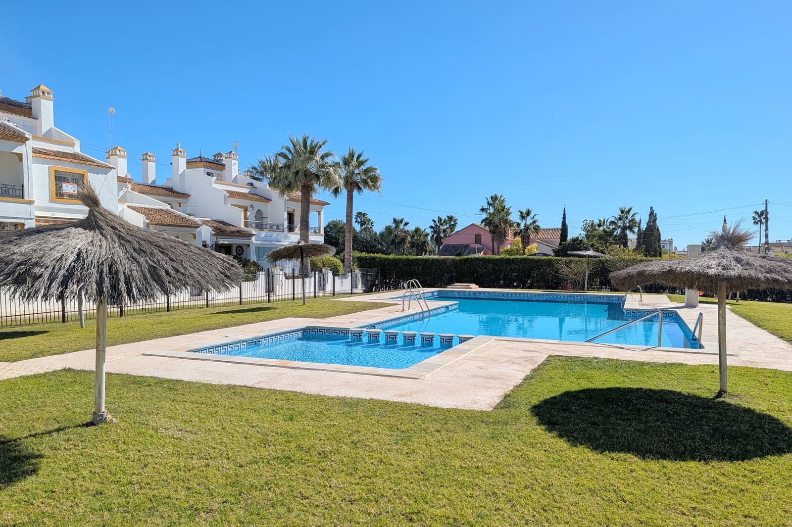 2 bedroom Bungalow for sale in Villamartin with pool - € 219,999 (Ref: 9738030)