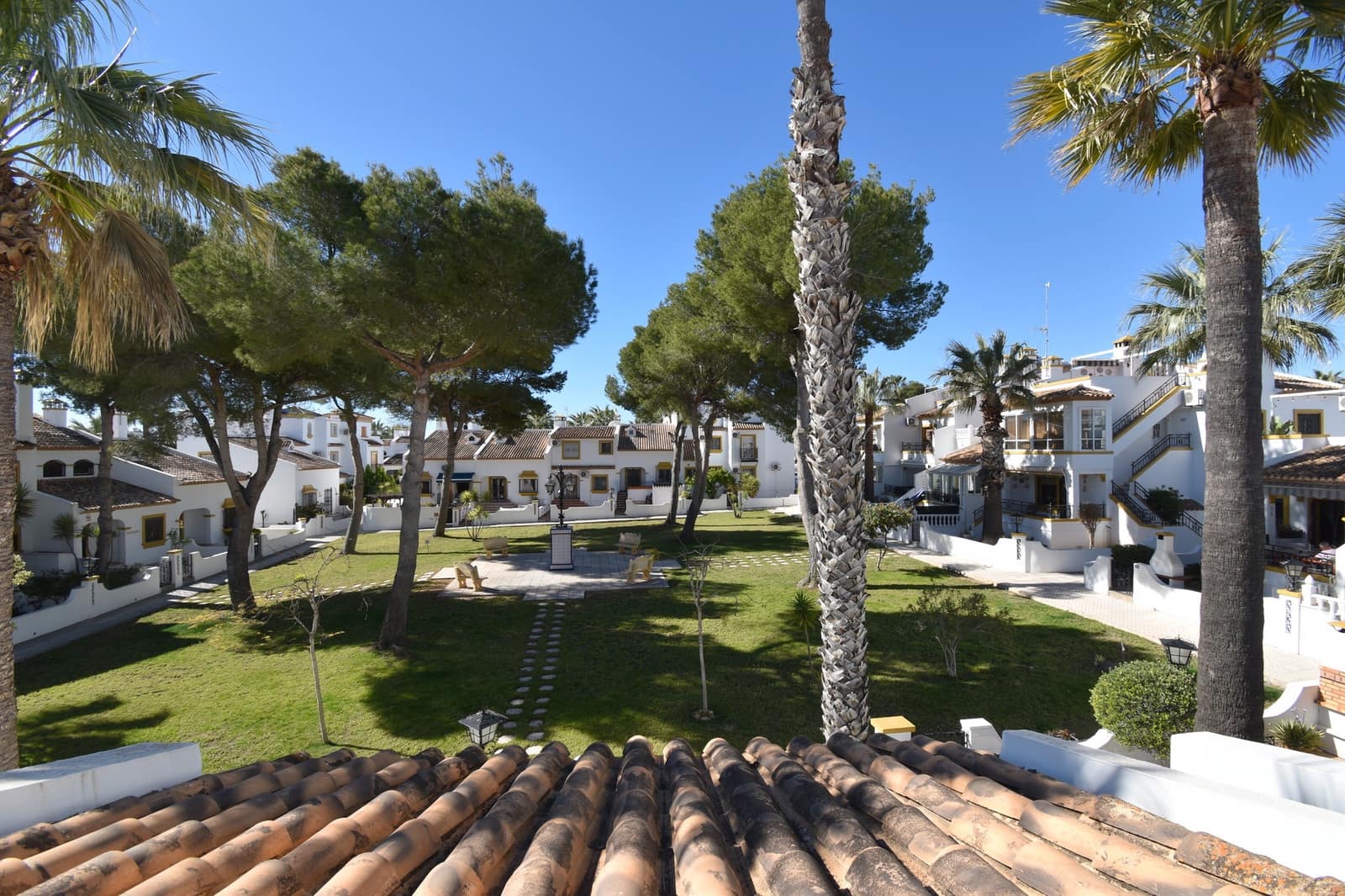 2 bedroom Bungalow for sale in Villamartin with pool - € 219,999 (Ref: 9738030)