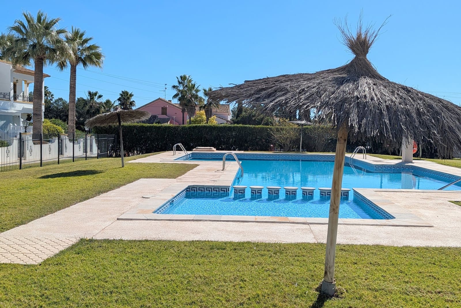 2 bedroom Bungalow for sale in Villamartin with pool - € 219,999 (Ref: 9738030)