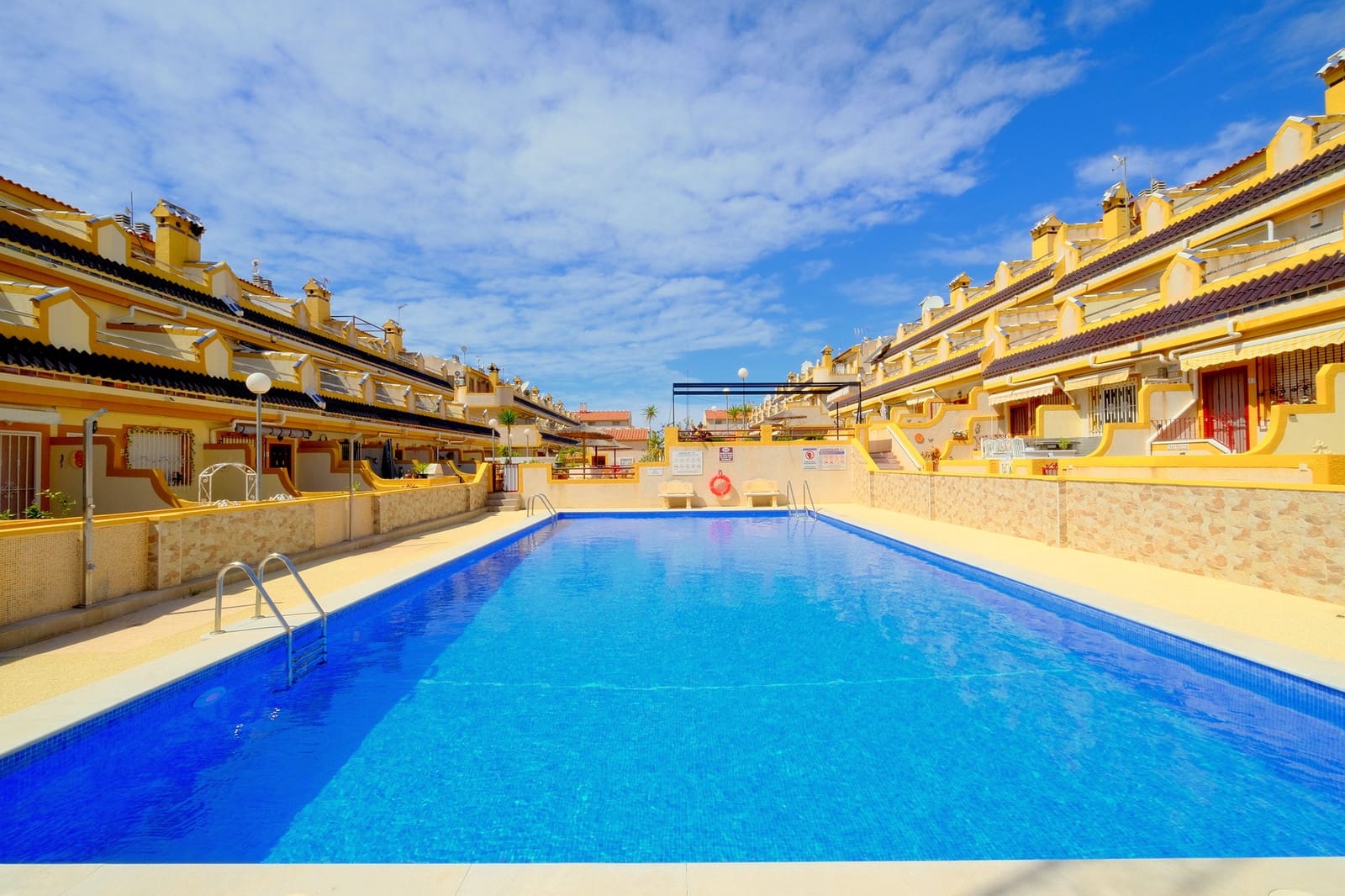 2 sovrum Takvåning till salu i Playa Flamenca med pool - 149 995 € (Ref: 9741548)