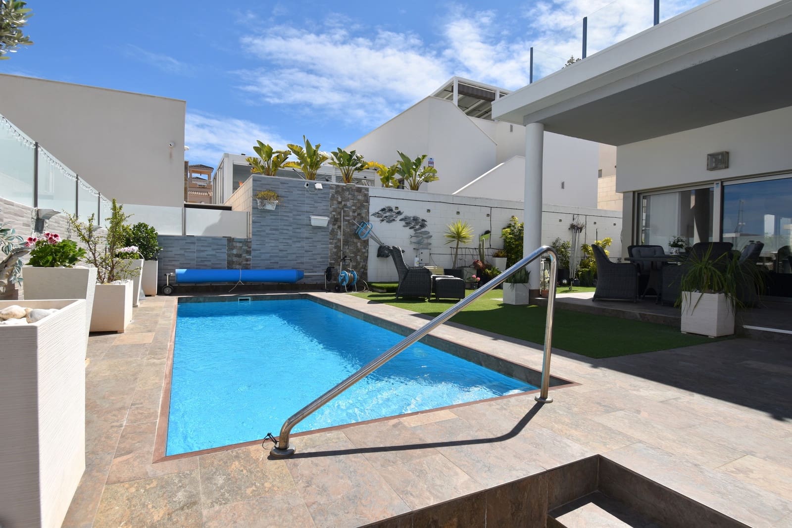 3 makuuhuone Huvila myytävänä paikassa Villamartin mukana uima-altaan - 460 000 € (Ref: 9751679)