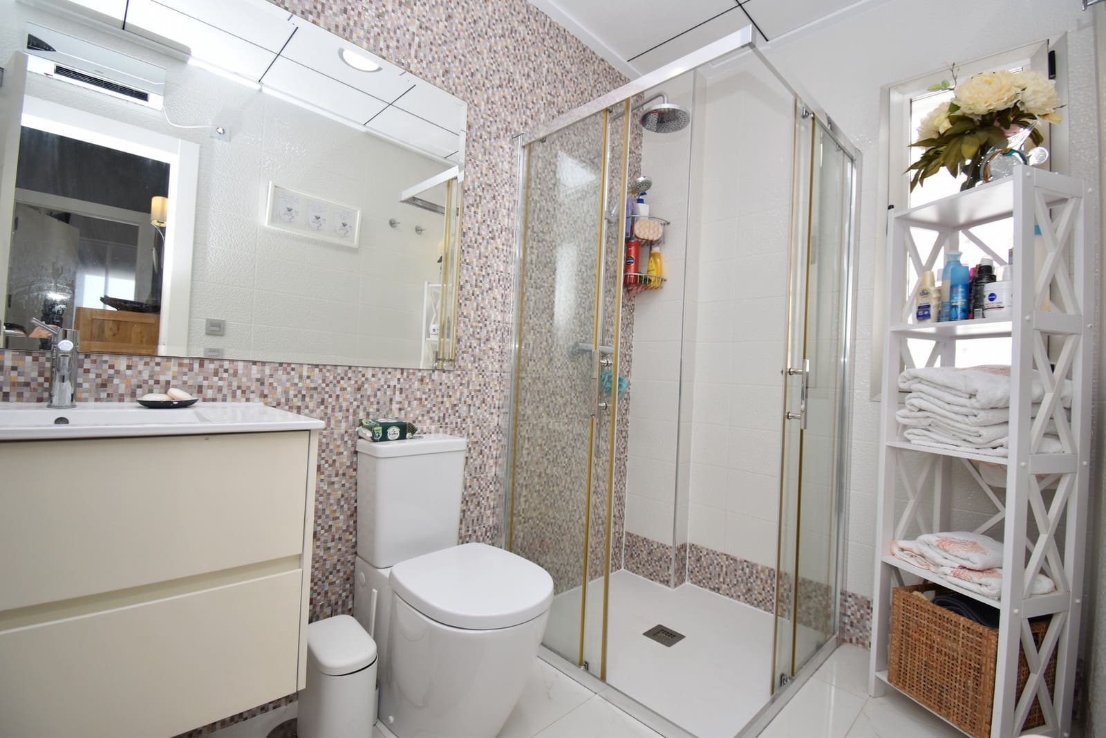 3 makuuhuone Huvila myytävänä paikassa Villamartin mukana uima-altaan - 460 000 € (Ref: 9751679)