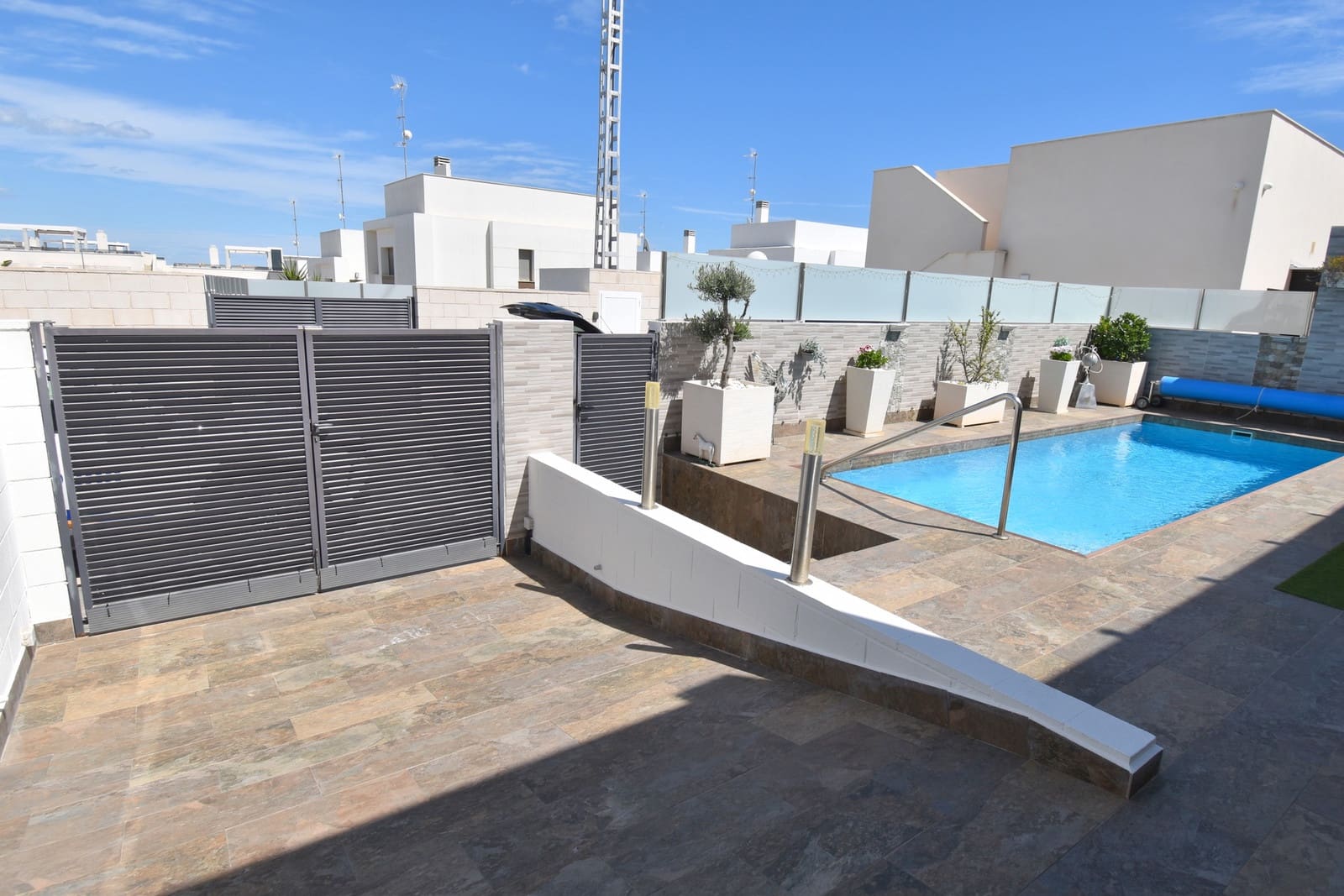 3 makuuhuone Huvila myytävänä paikassa Villamartin mukana uima-altaan - 460 000 € (Ref: 9751679)