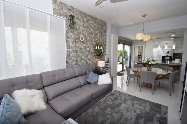 3 makuuhuone Huvila myytävänä paikassa Villamartin, Orihuela mukana uima-altaan - 460 000 € (Ref: 9751679)