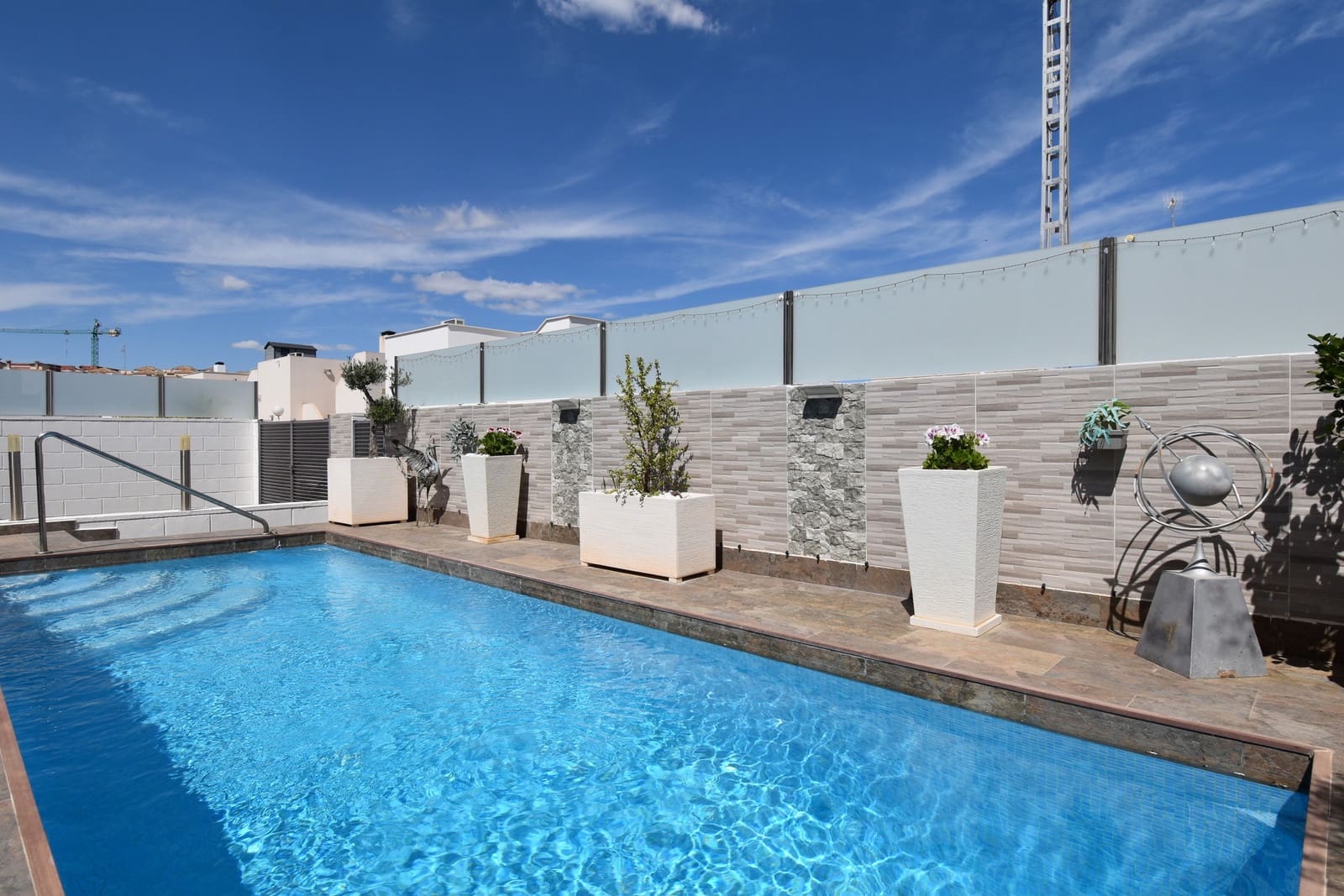 3 makuuhuone Huvila myytävänä paikassa Villamartin mukana uima-altaan - 460 000 € (Ref: 9751679)