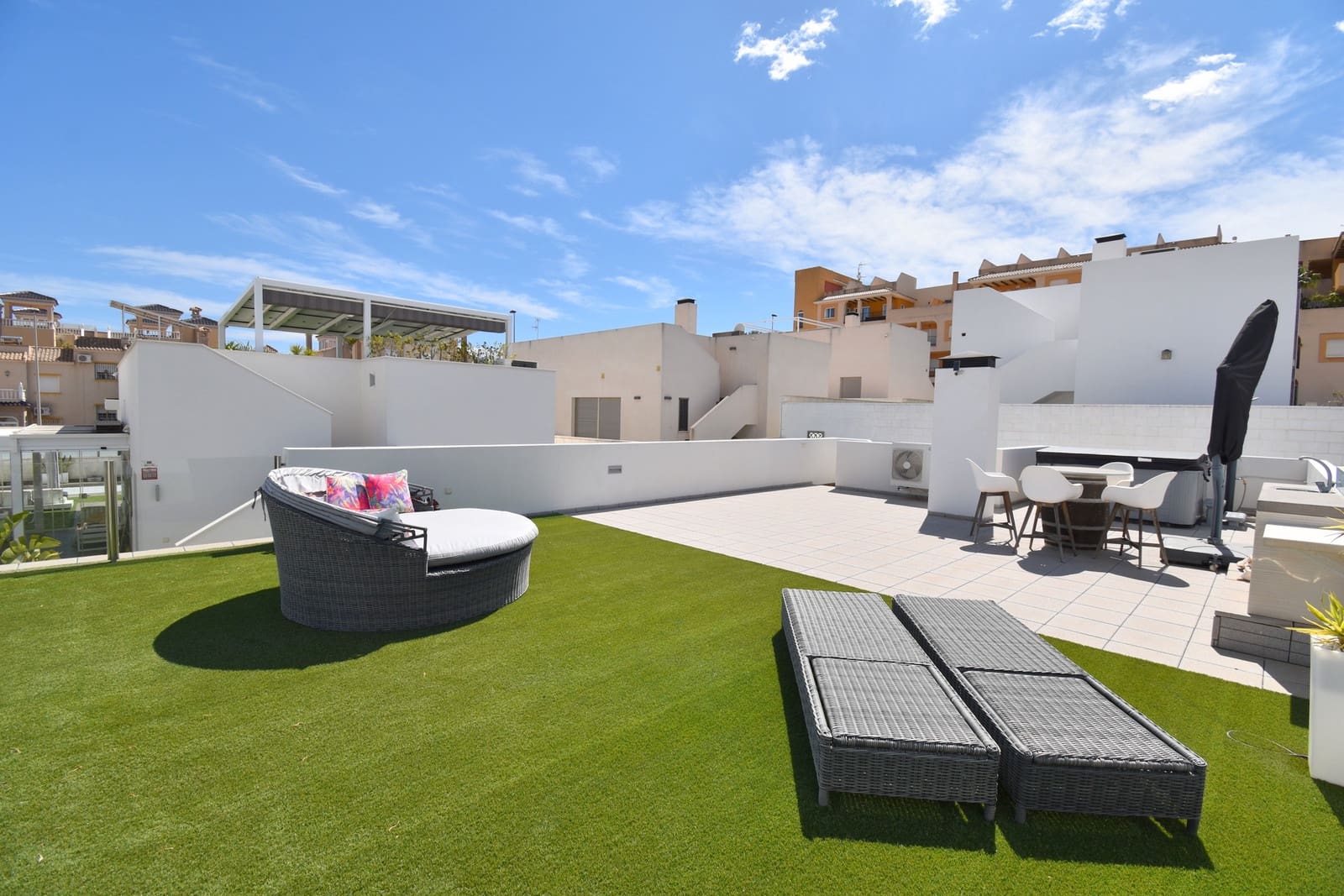 3 makuuhuone Huvila myytävänä paikassa Villamartin mukana uima-altaan - 460 000 € (Ref: 9751679)