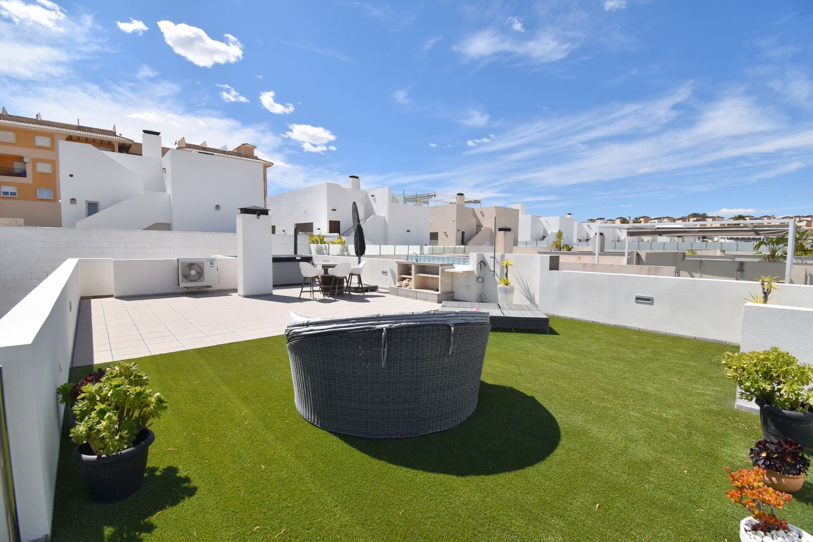 3 makuuhuone Huvila myytävänä paikassa Villamartin mukana uima-altaan - 460 000 € (Ref: 9751679)