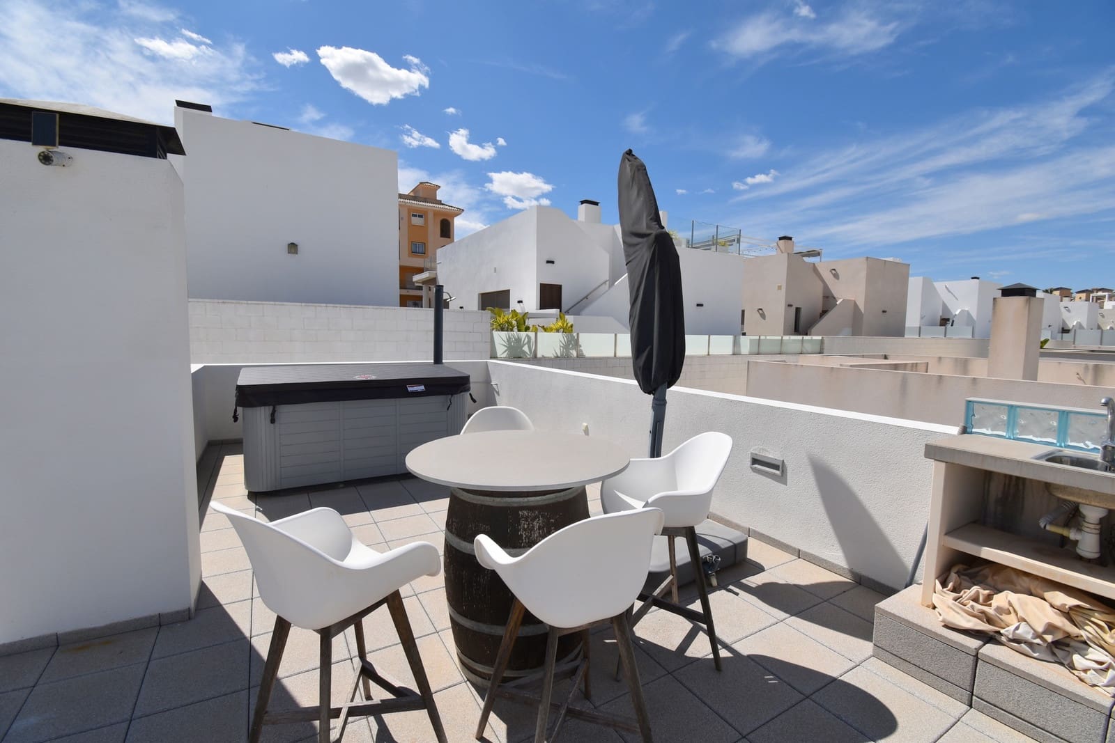 3 makuuhuone Huvila myytävänä paikassa Villamartin mukana uima-altaan - 460 000 € (Ref: 9751679)