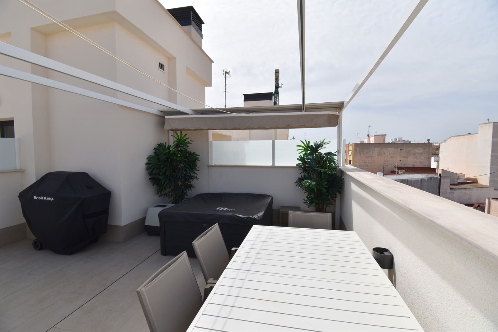 3 bedroom Penthouse for sale in Torrevieja with pool garage - € 399,000 (Ref: 9755398)