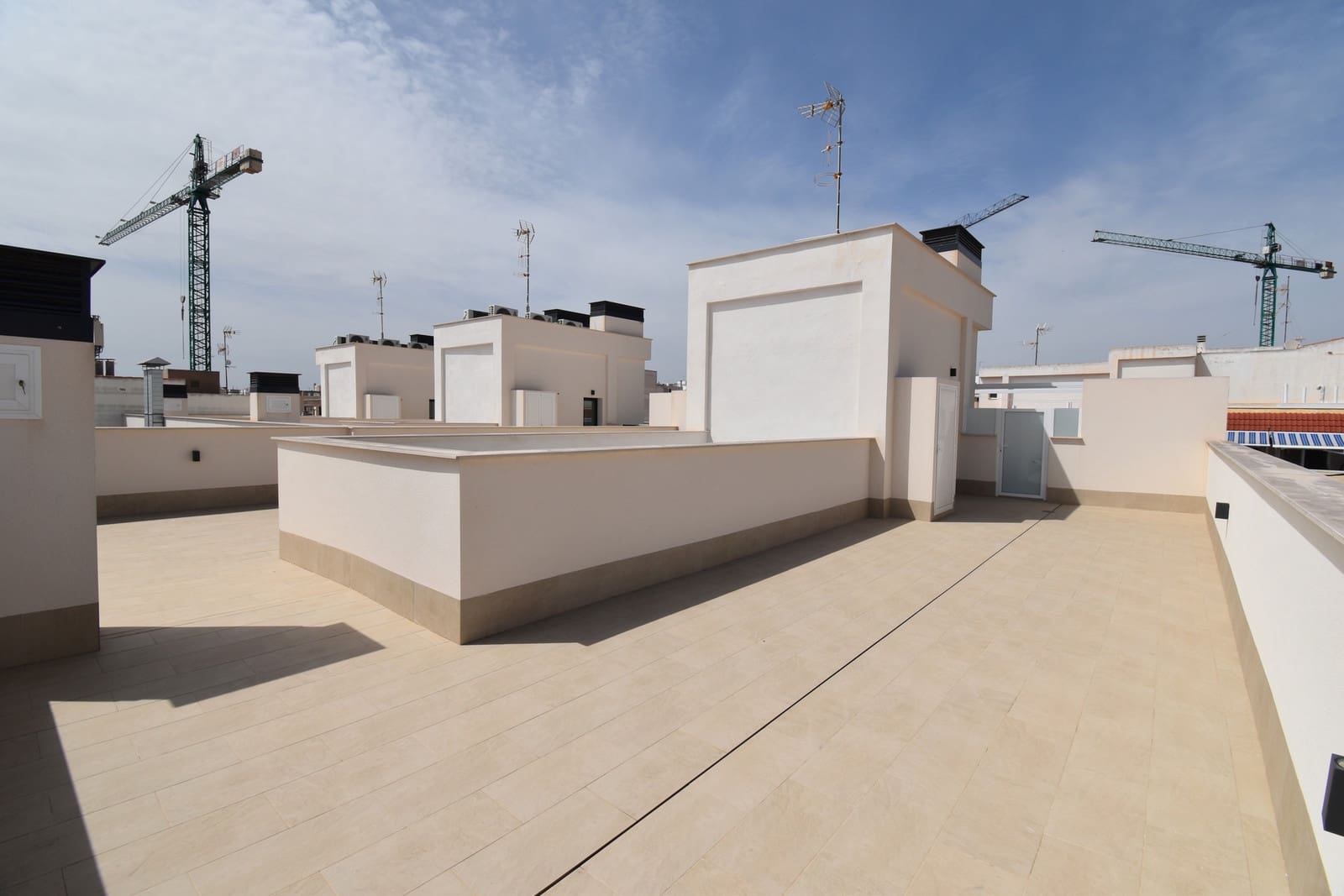 3 bedroom Penthouse for sale in Torrevieja with pool garage - € 399,000 (Ref: 9755398)