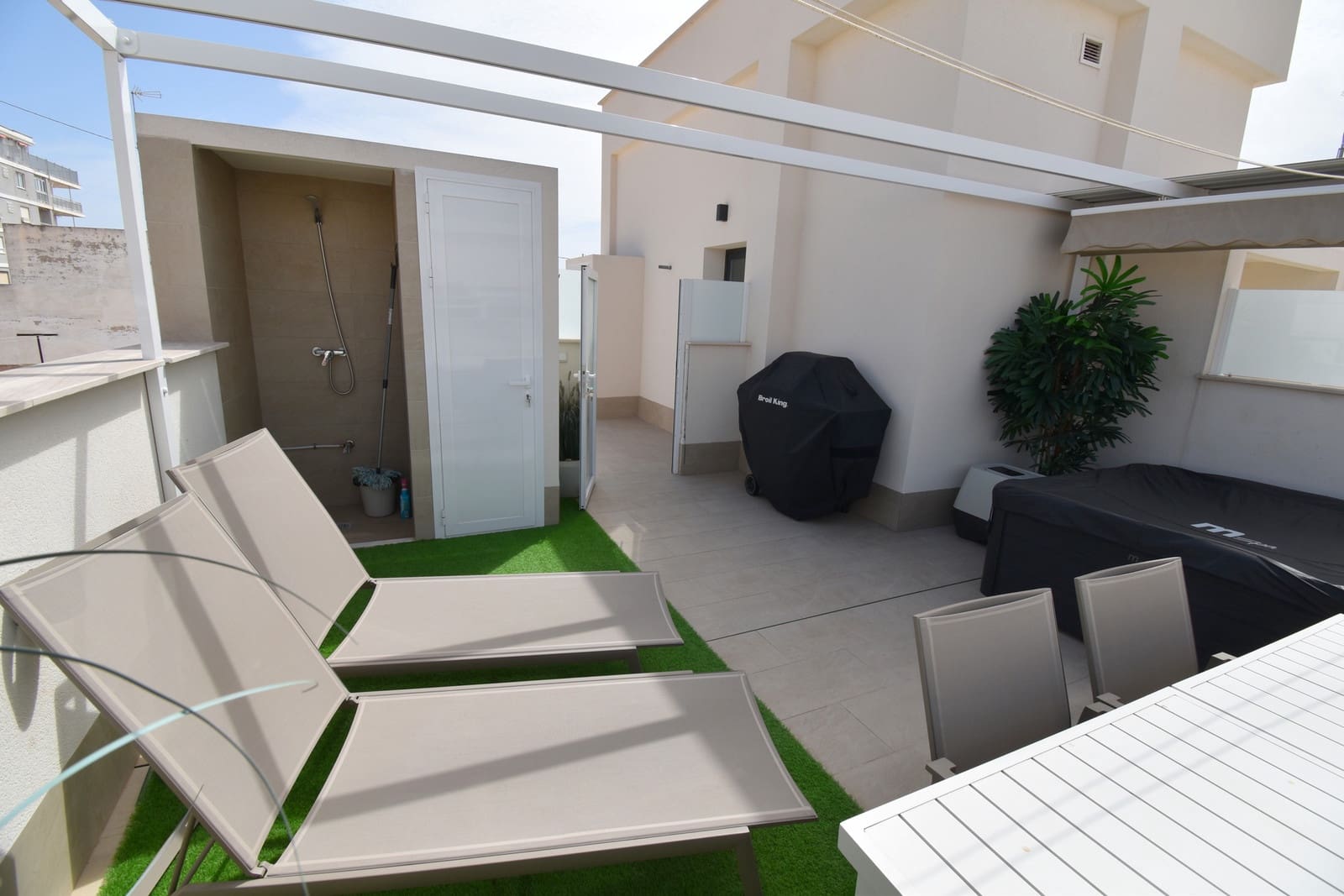 3 bedroom Penthouse for sale in Torrevieja with pool garage - € 399,000 (Ref: 9755398)