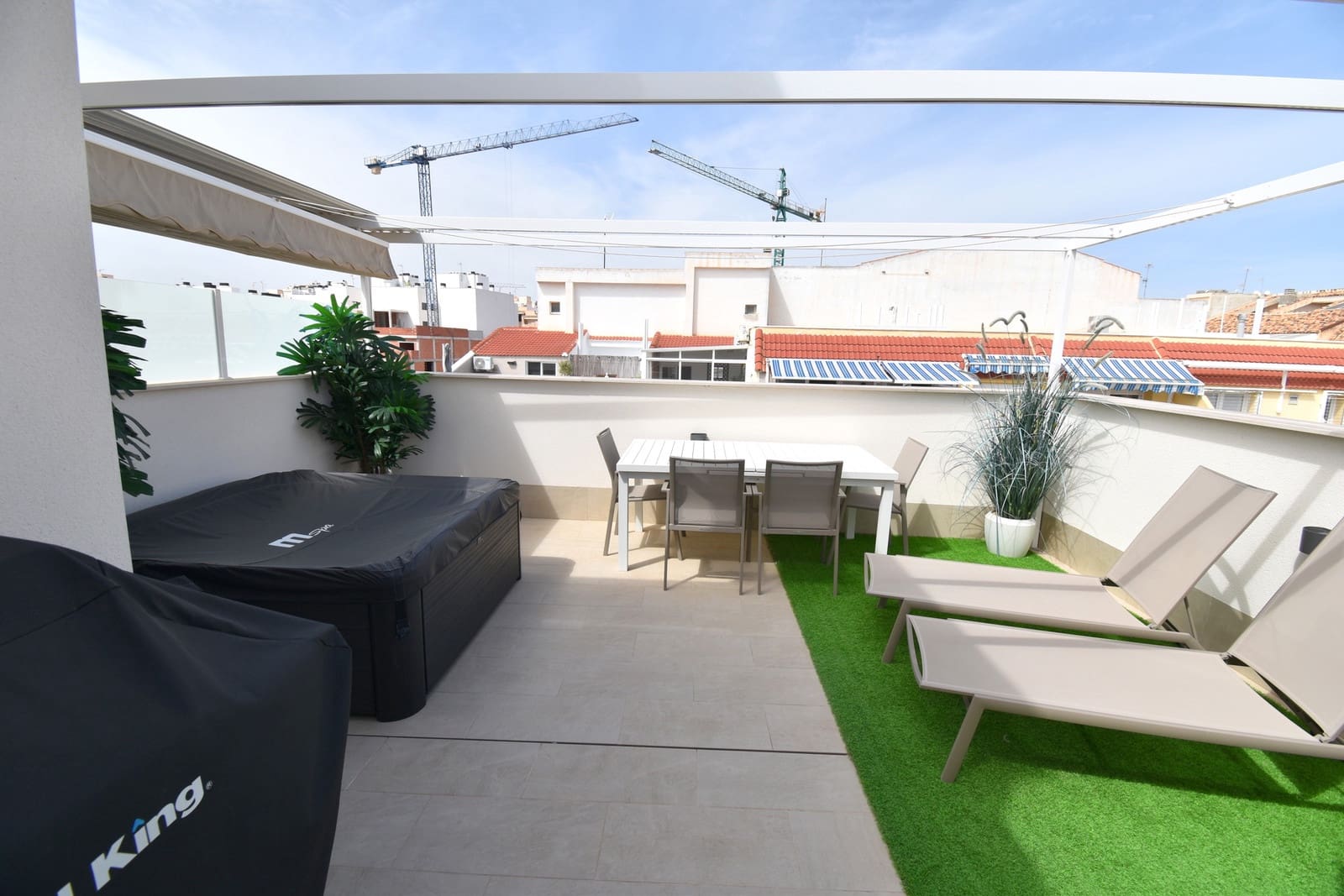 3 bedroom Penthouse for sale in Torrevieja with pool garage - € 399,000 (Ref: 9755398)