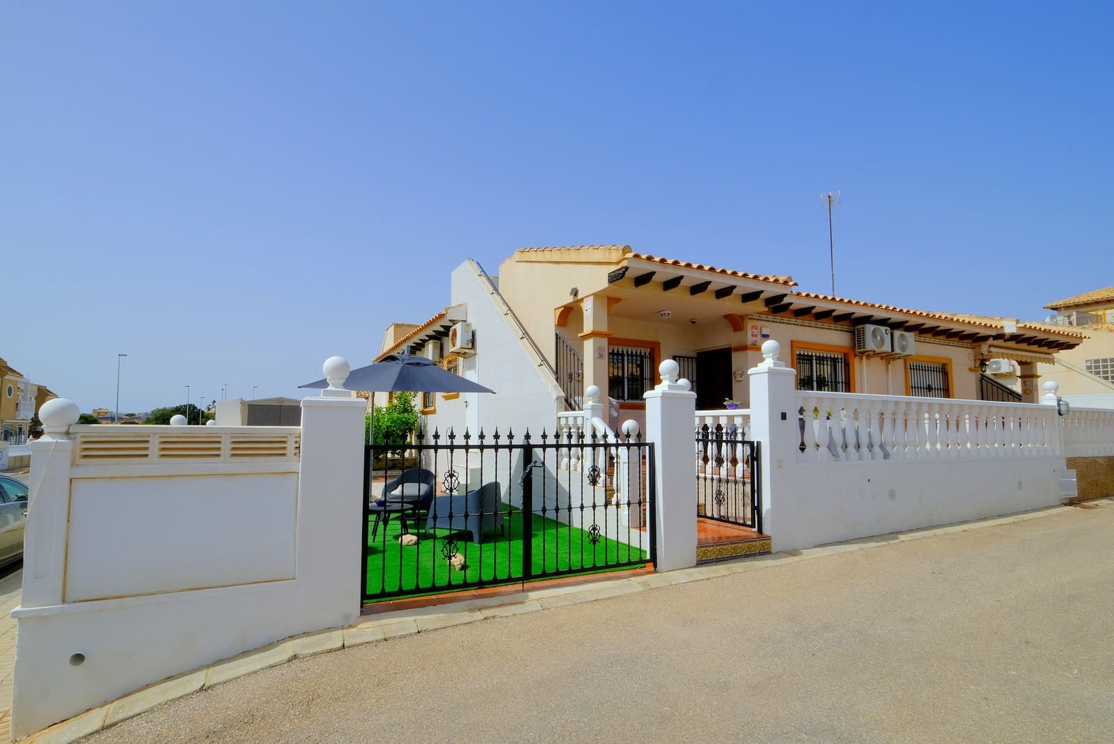 2 slaapkamer Bungalow te koop in Cabo Roig met zwembad - € 196.000 (Ref: 9763527)